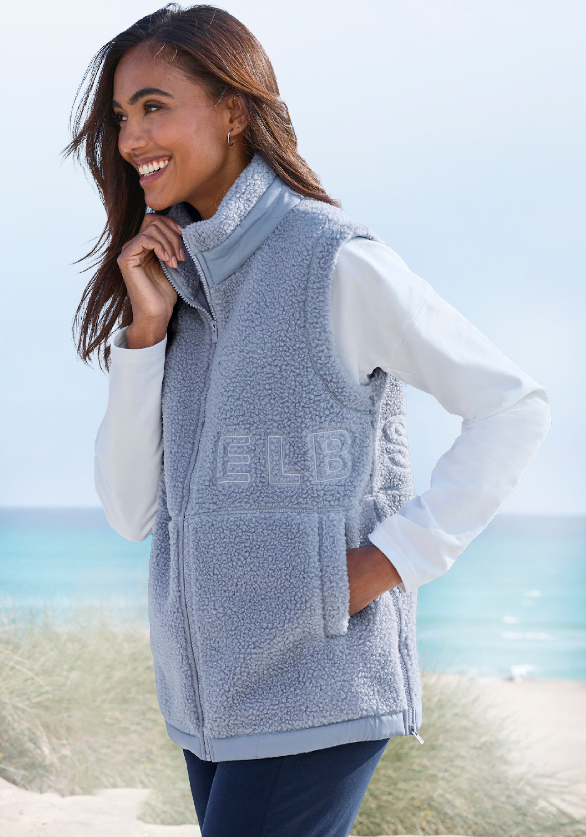 Elbsand Fleeceweste mit großer Schriftzug-Stickerei