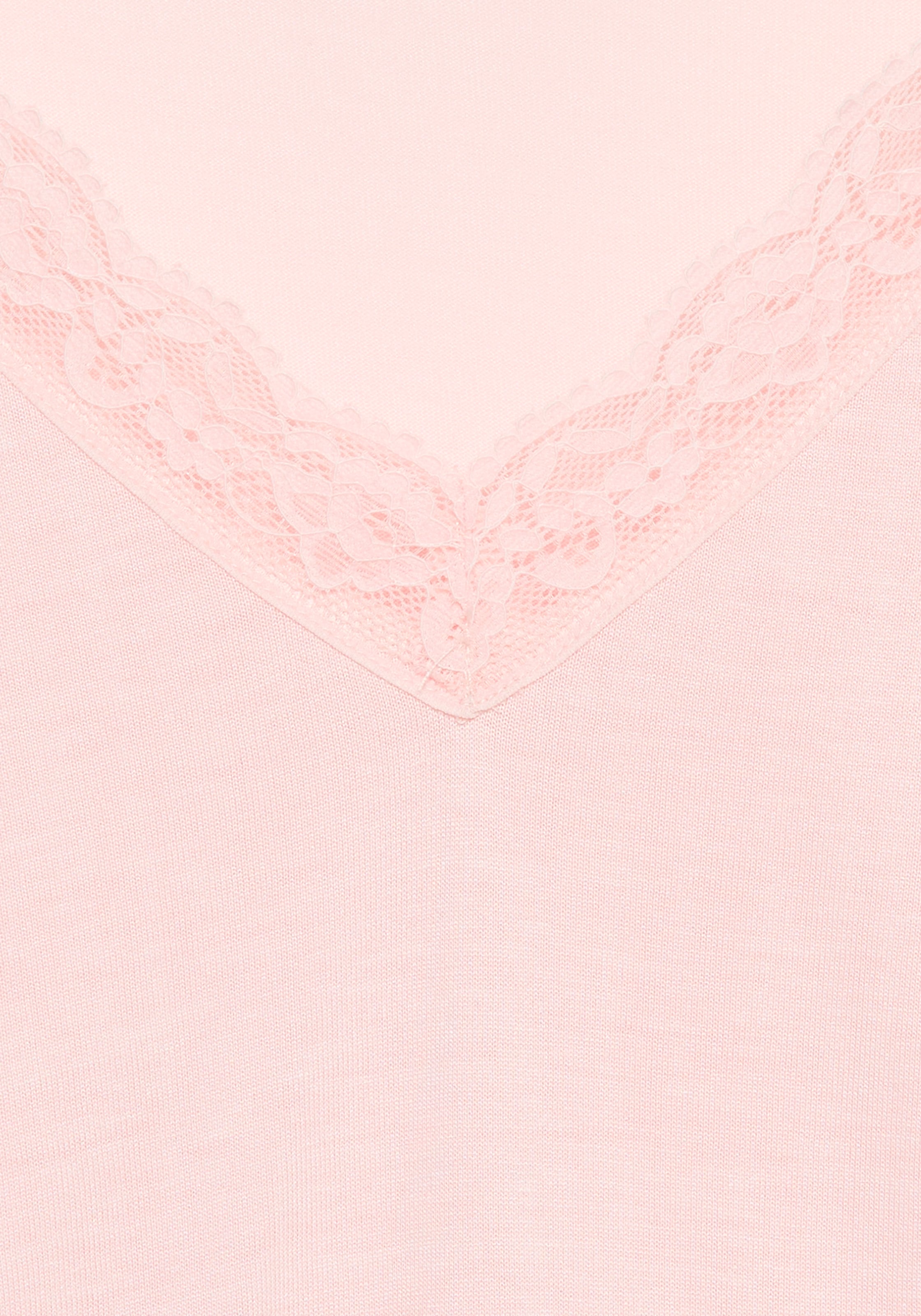 LASCANA Pyjamaoberteil mit Spitzenbesatz am tiefen V-Ausschnitt