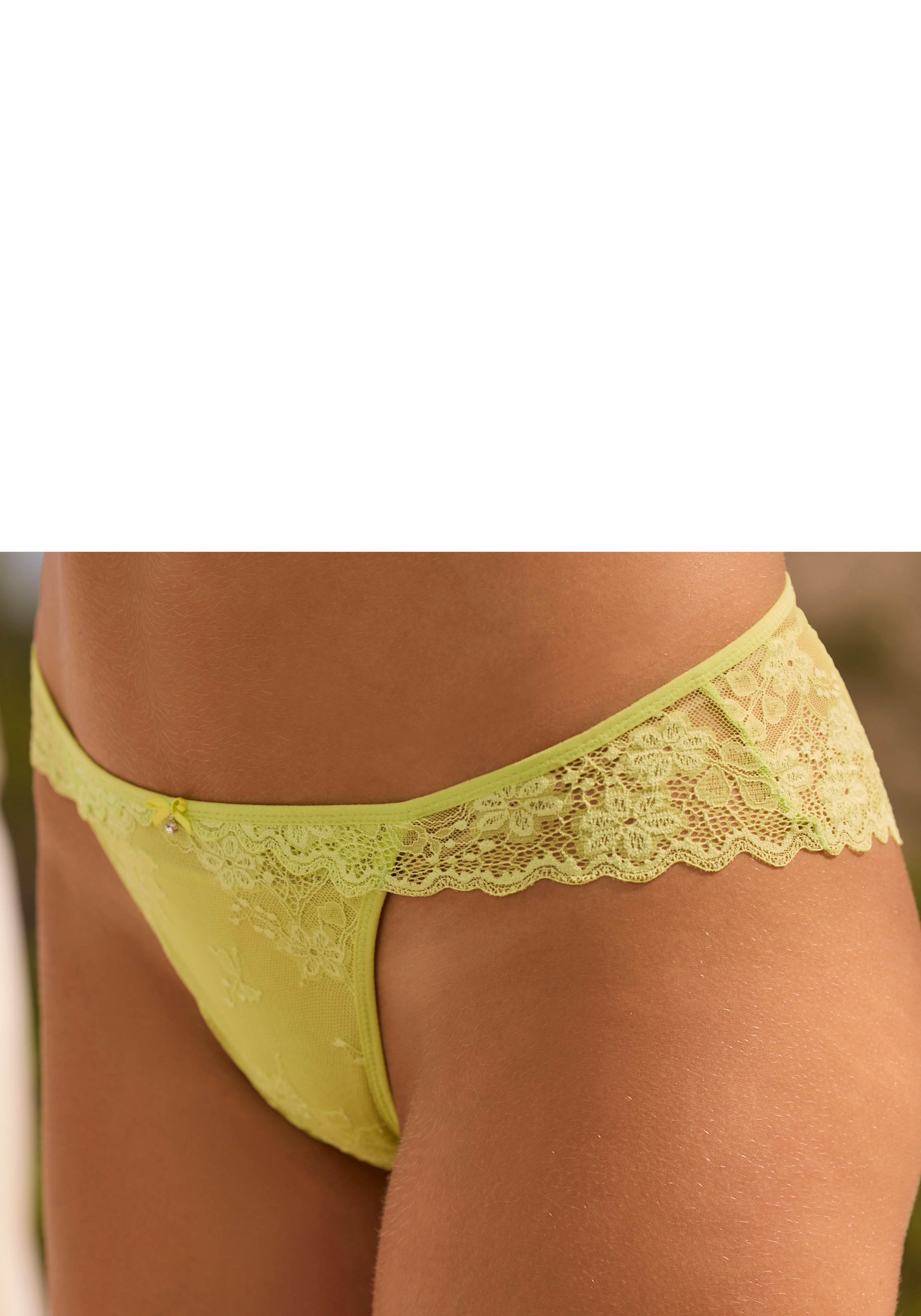 Vivance Slip, aus zarter Jacquardspitze mit edlem Accessoire