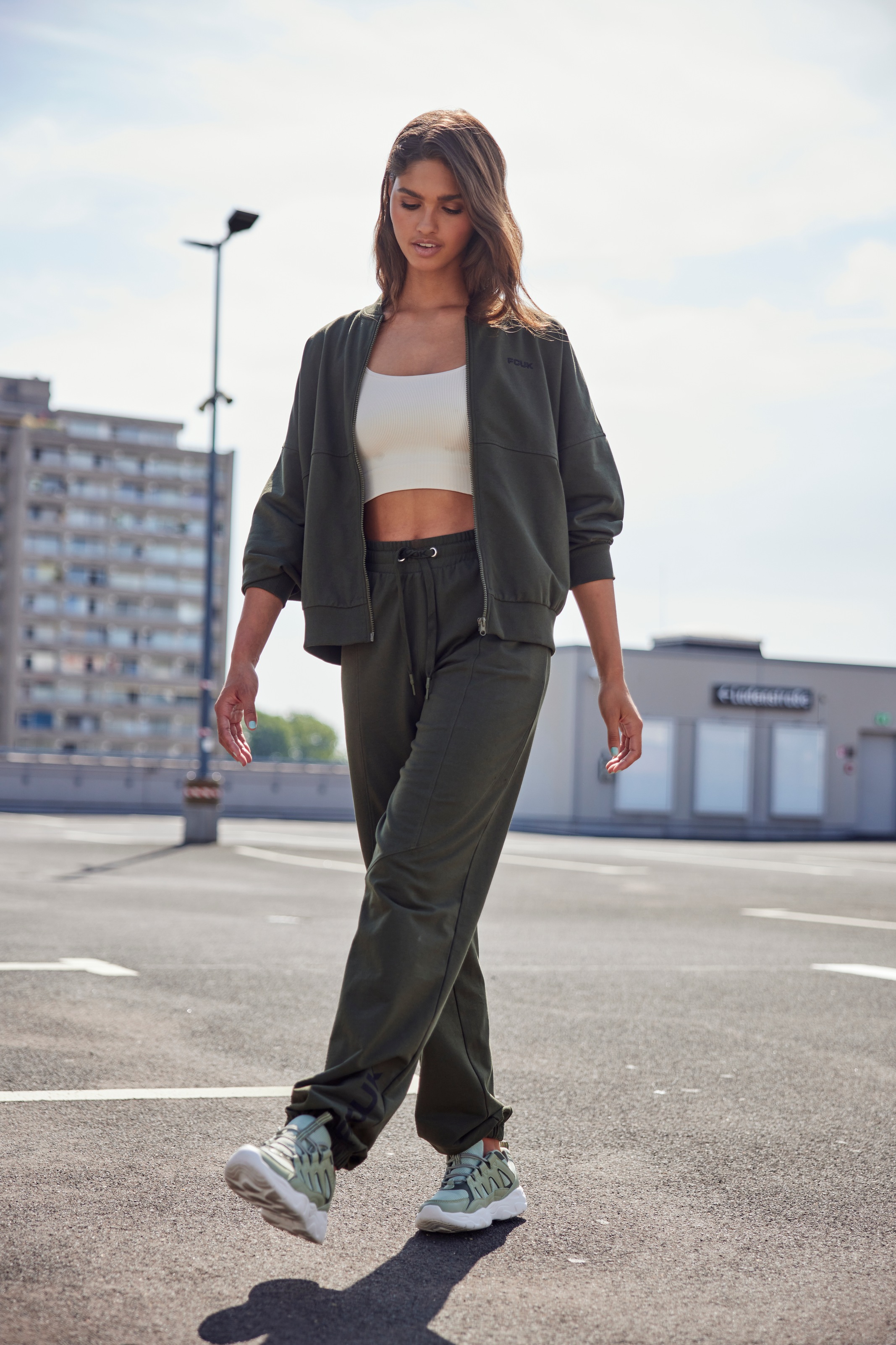 FCUK Sweatjacke, mit Kragen und durchgehenden Reißverschluss