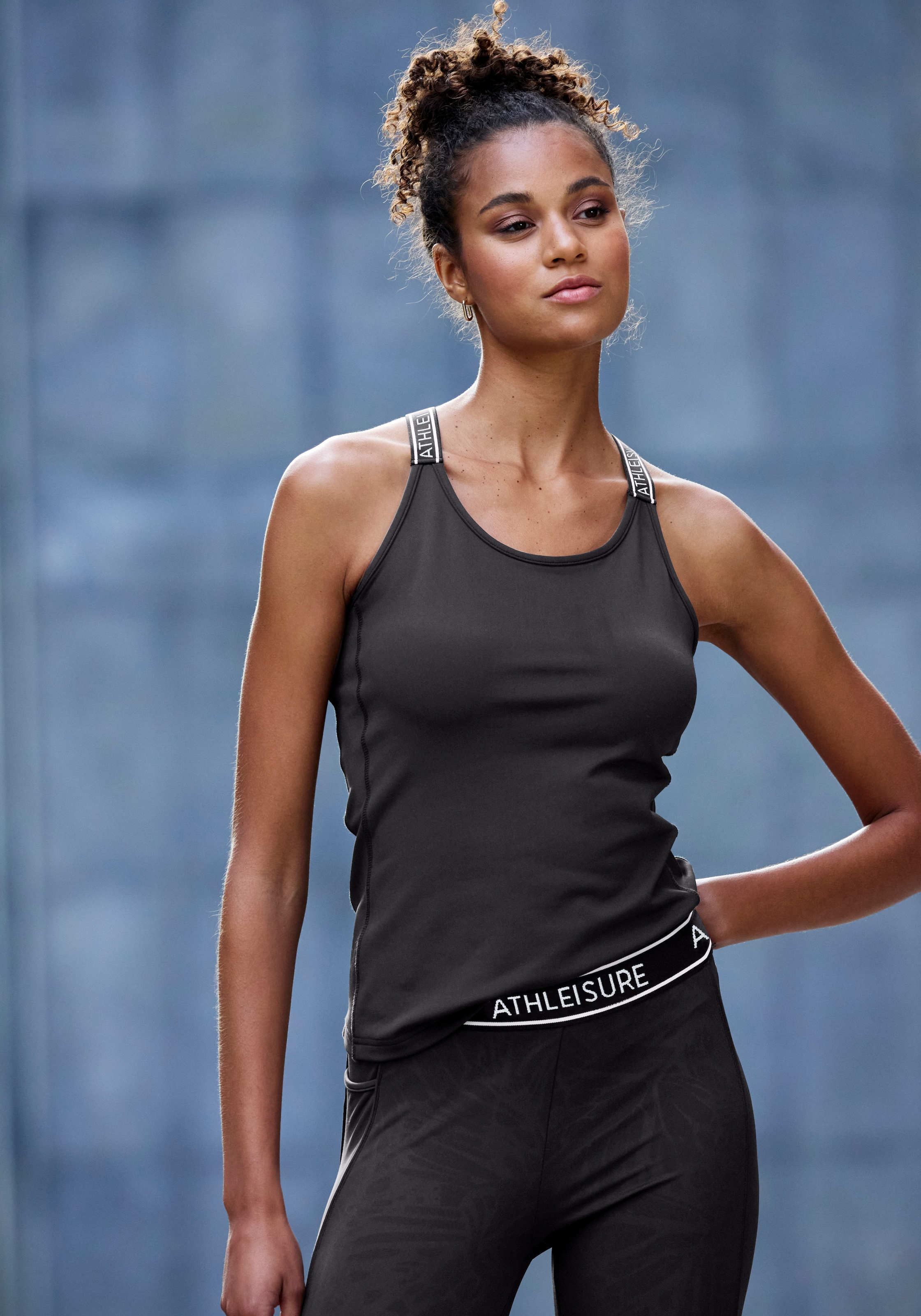 LASCANA ACTIVE Sporttop mit gekreuzten Trägern im Rücken, Tanktop, Funktionstop, sportlich