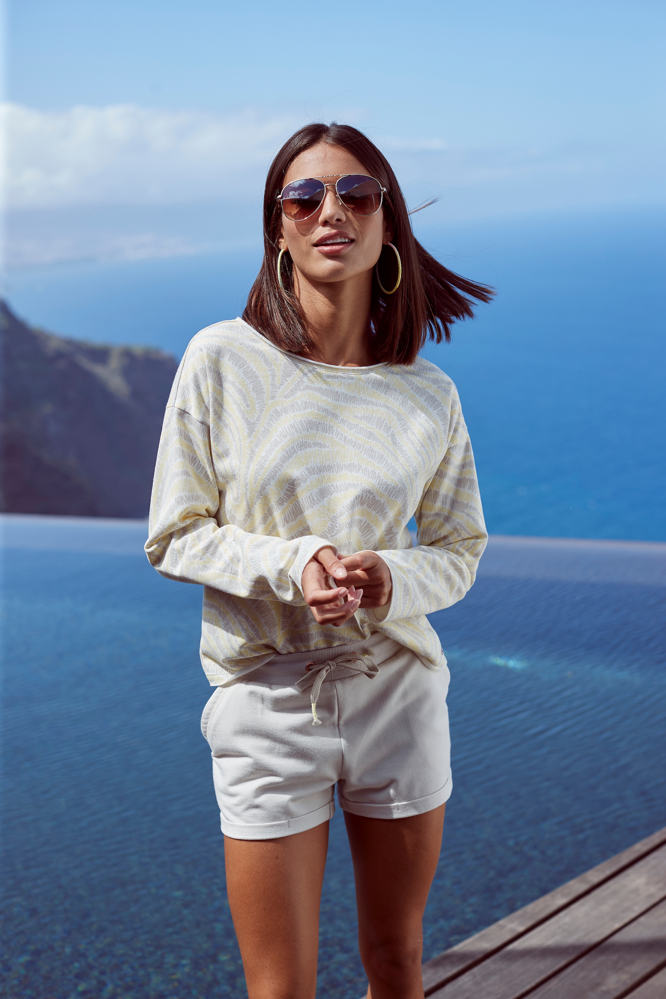 LASCANA Sweatshirt, mit Statement Druck, Loungeanzug