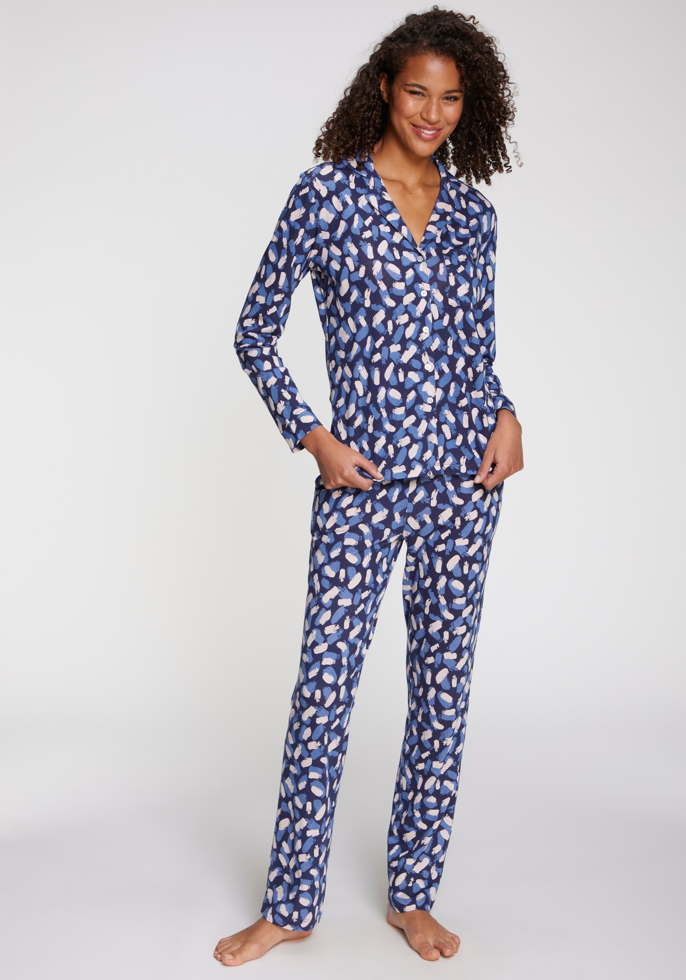 s.Oliver Pyjamaoberteil Mit schönem Alloverdruck