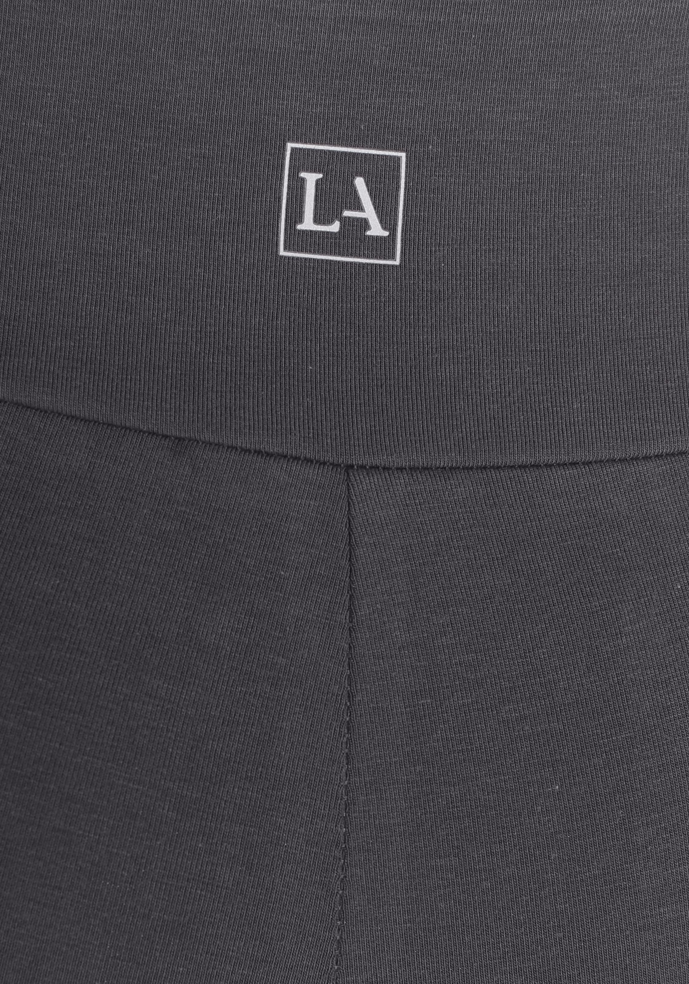 LASCANA Shorts, mit breitem Bündchen und Logodruck