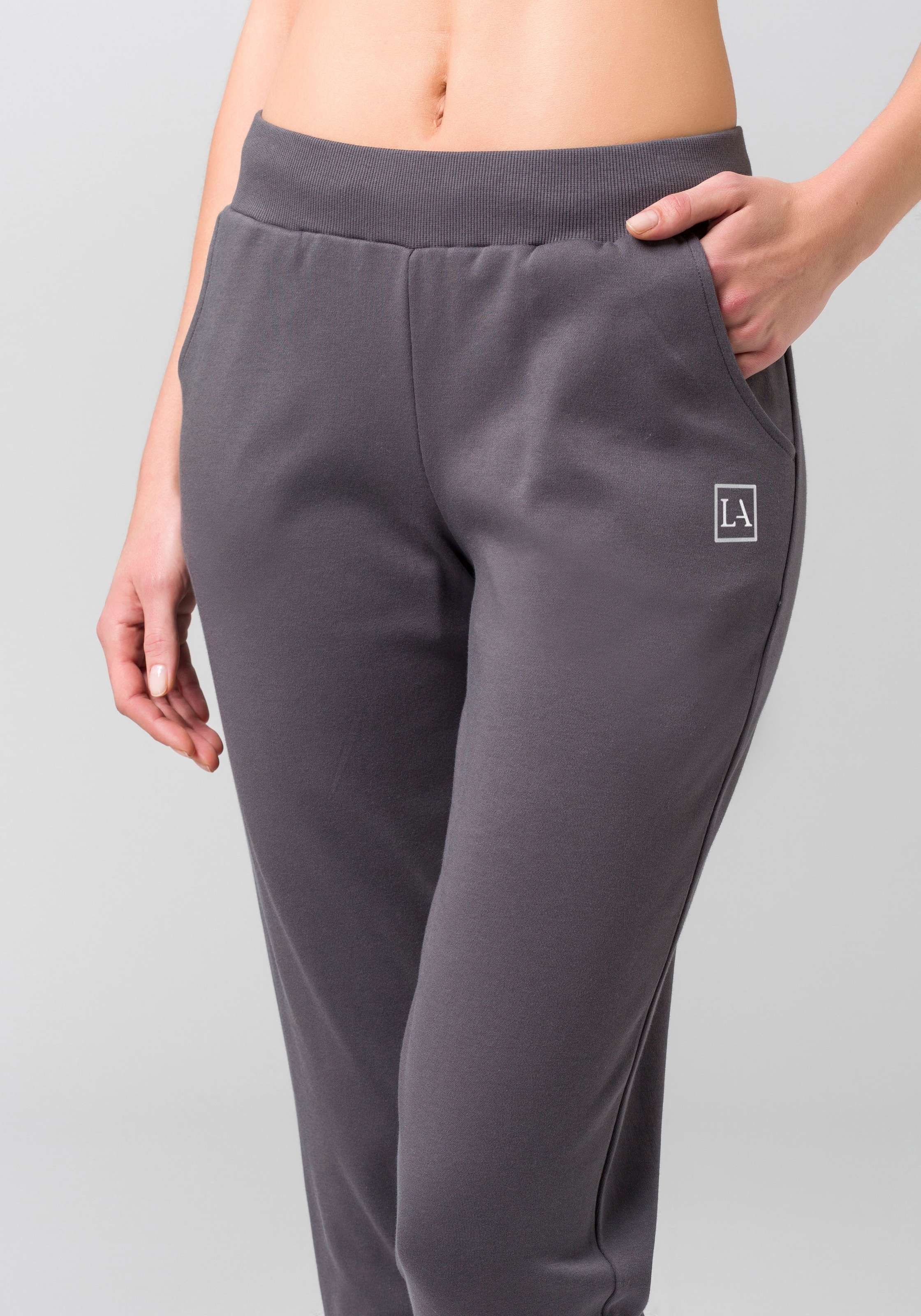 LASCANA ACTIVE Jogginghose, in schmaler Form mit Bündchen