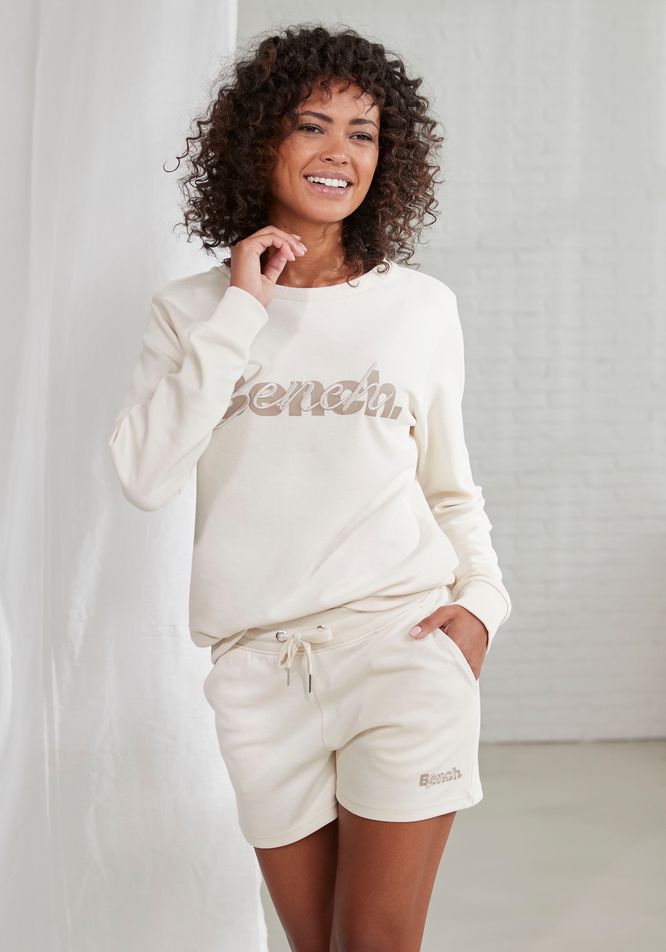 Bench. Loungewear Shorts, mit Logodruck und Stickerei