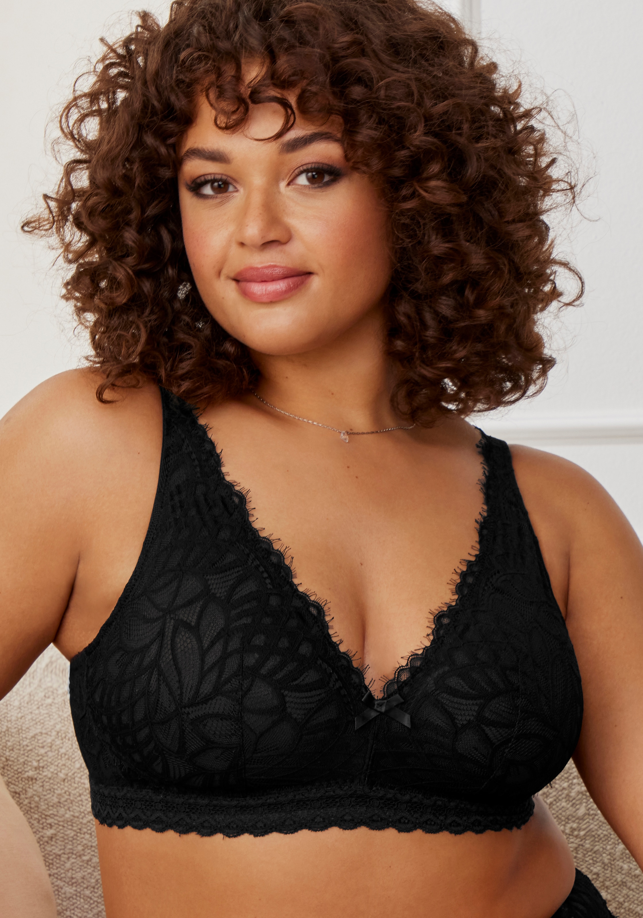 LASCANA Bralette-BH ohne Bügel, aus Spitze mit High-Apex-Trägern, Dessous