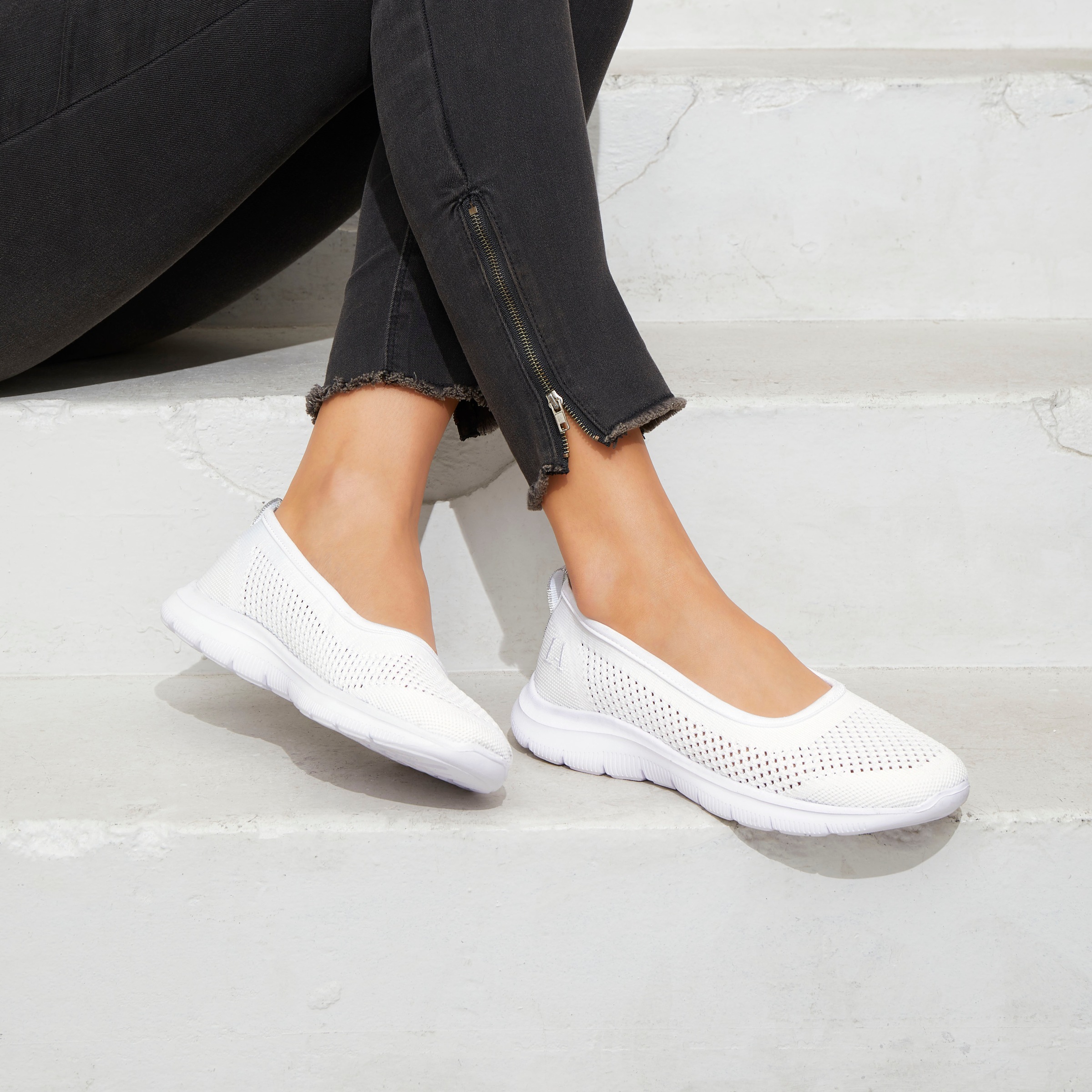 LASCANA Sneaker Ballerinas, ultraleichter Slipper, Freizeitschuh zum Reinschlüpfen VEGAN