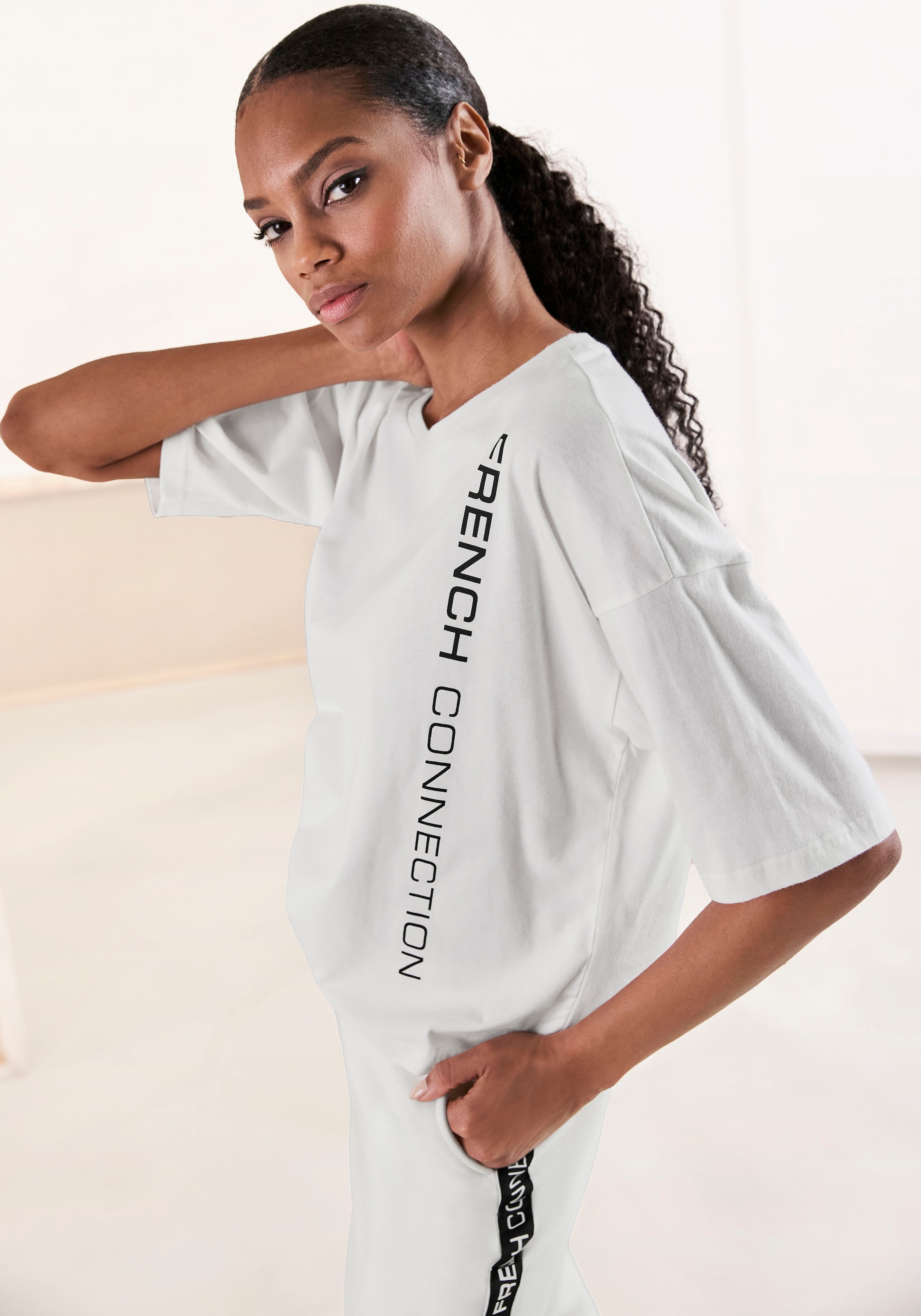 French Connection Sweathose, mit seitlichen Kontraststreifen und Logodruck
