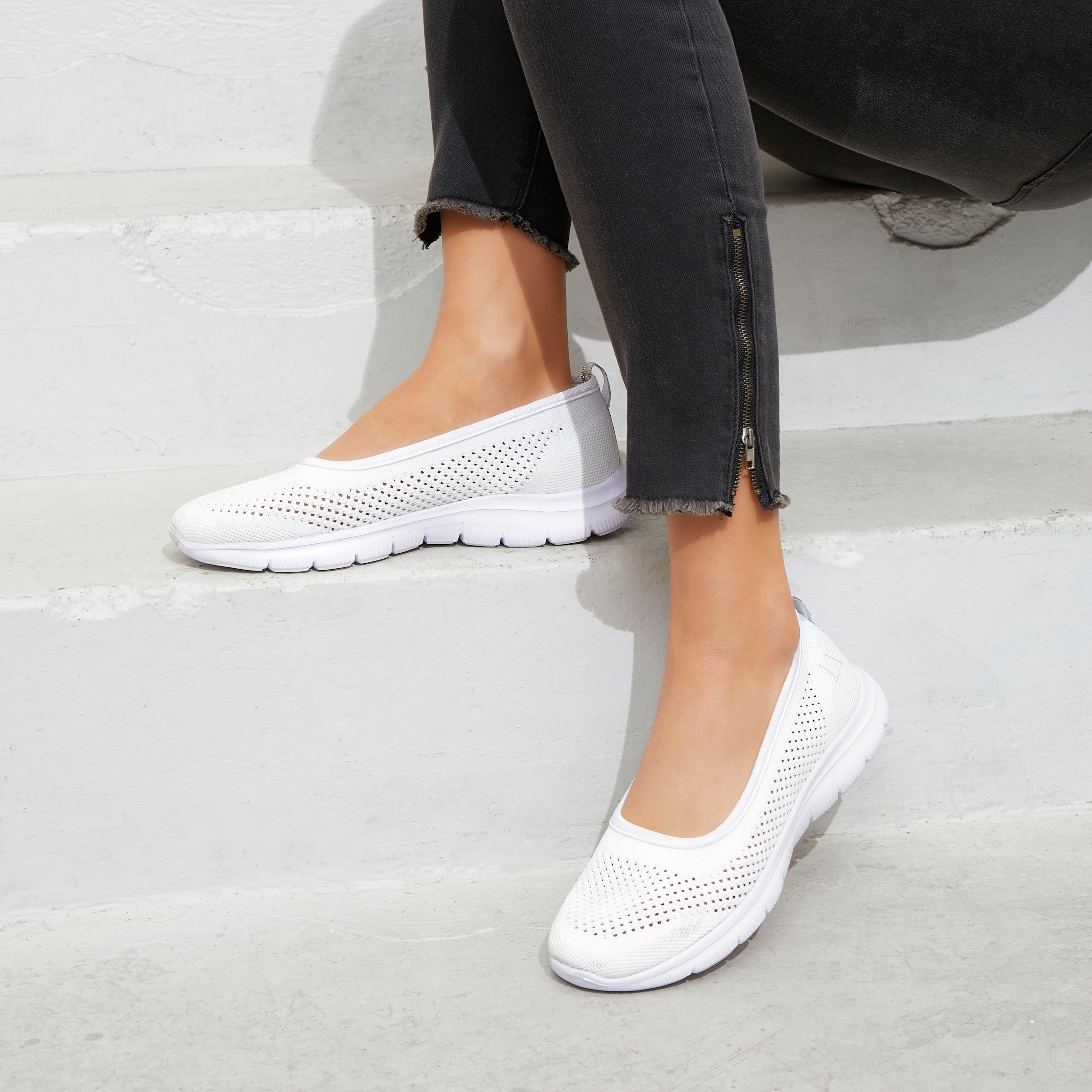 LASCANA Sneaker Ballerinas, ultraleichter Slipper, Freizeitschuh zum Reinschlüpfen VEGAN