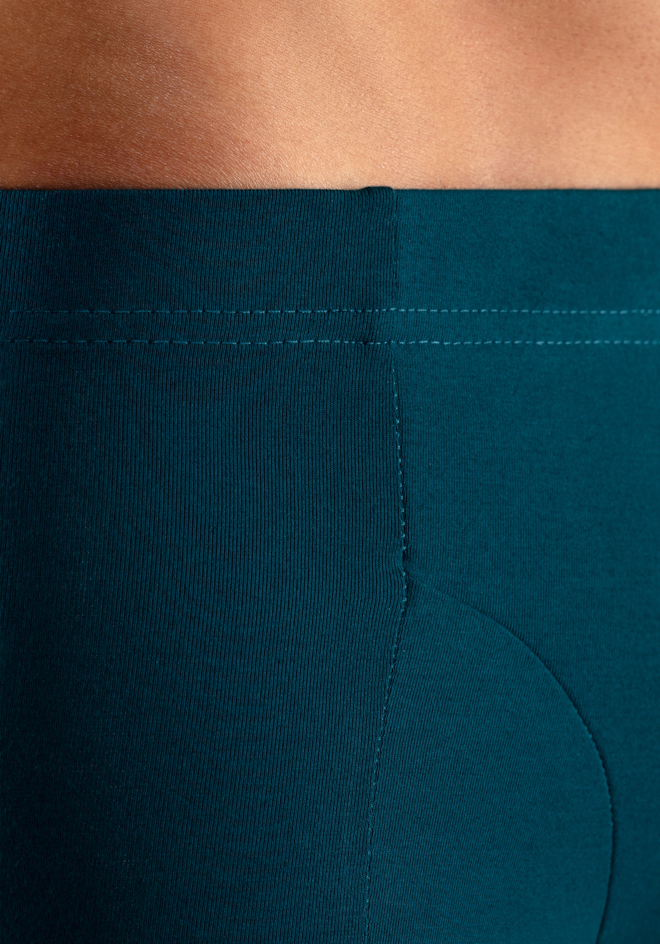 Bench. Boxer »Boxershorts für Herren«, (Dose, 4 St.), Unterhosen in der Dose mit kleinem Logodruck auf dem Bein
