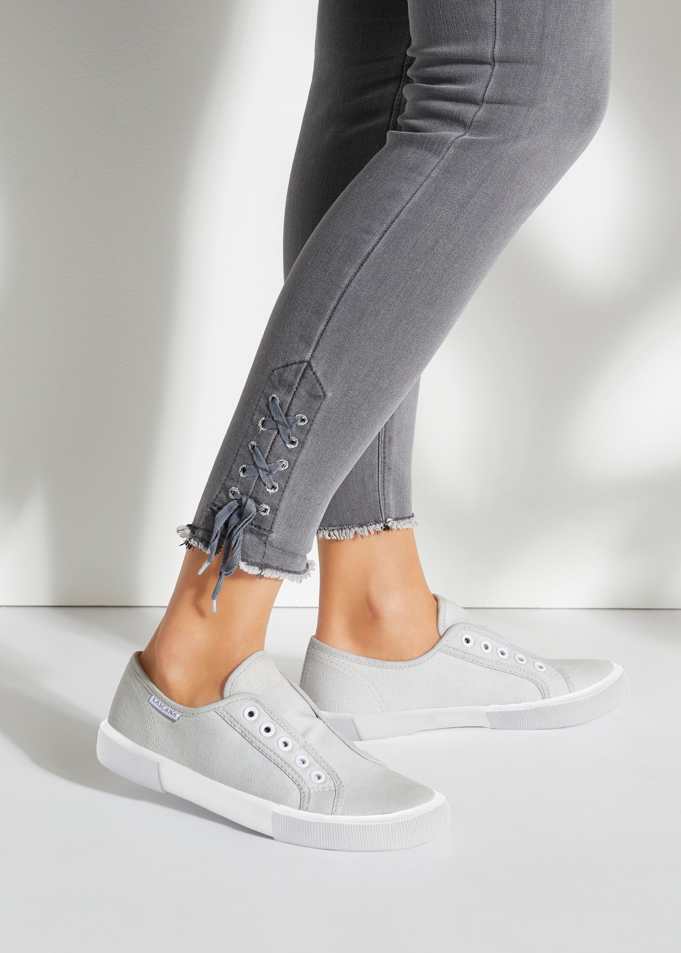 LASCANA Sneaker, Slipper, Halbschuh bequem zum Reinschlüpfen VEGAN