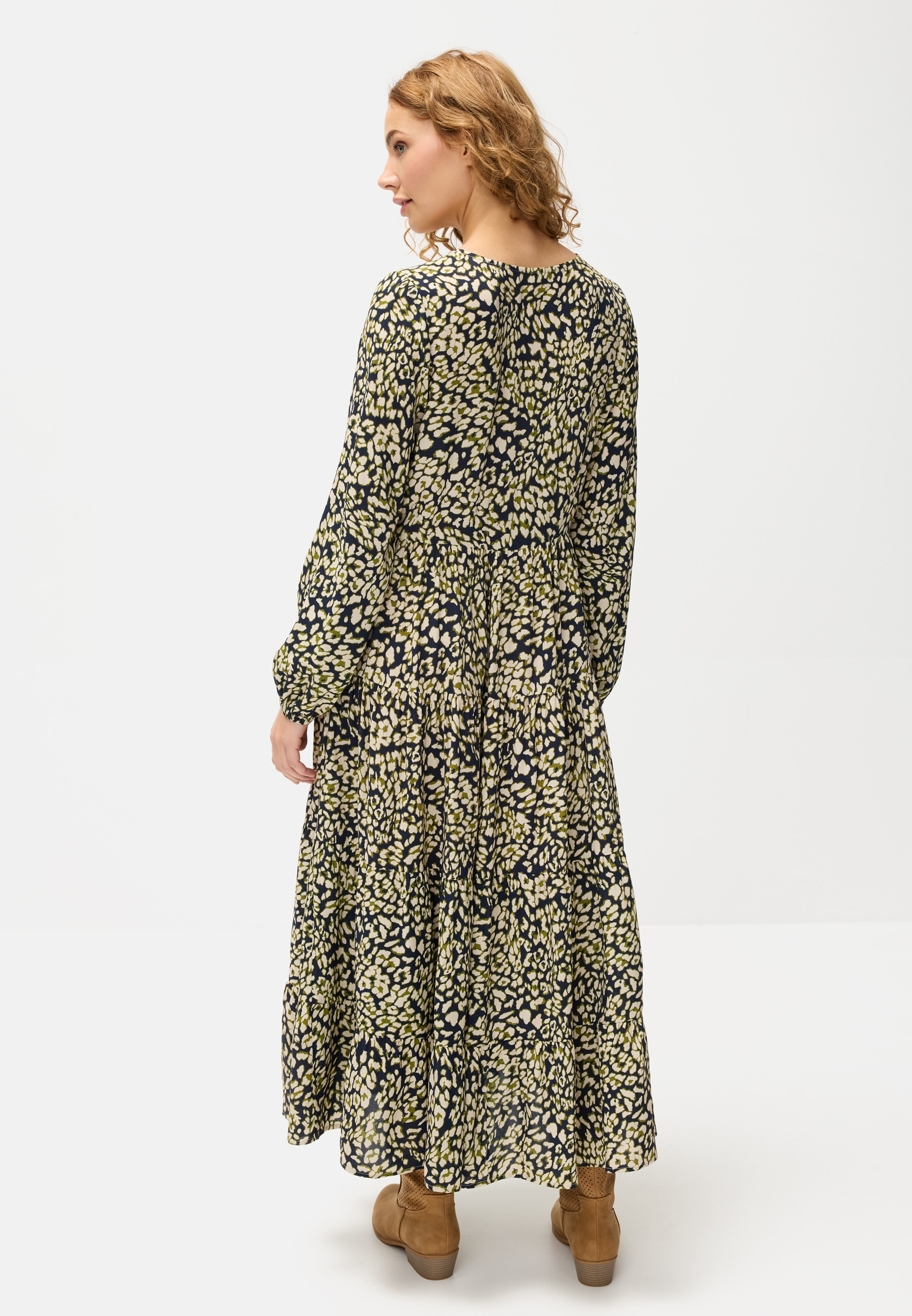 LASCANA Maxikleid, mit Leoprint und Volants, Volantkleid