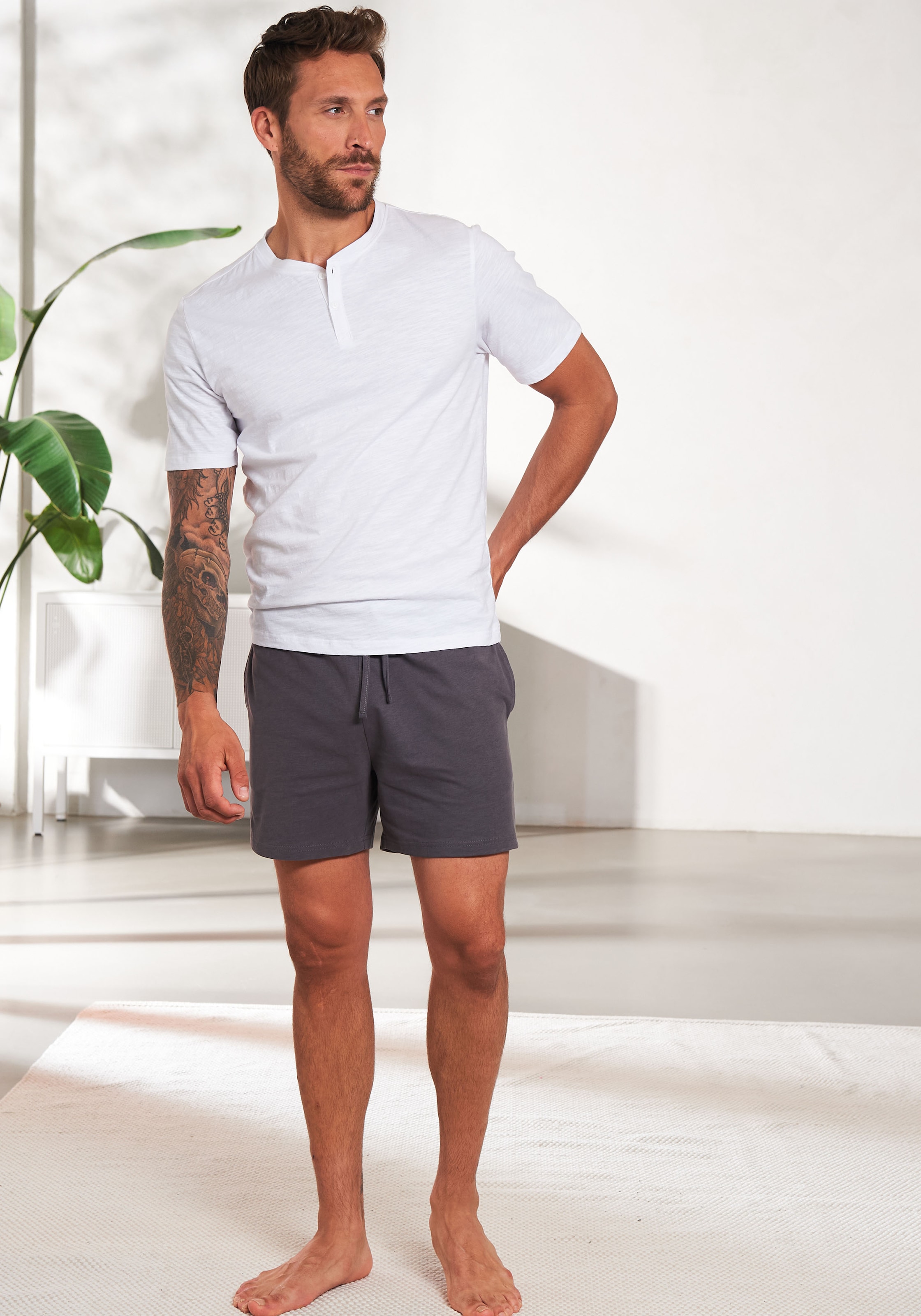 AUTHENTIC LE JOGGER Pyjama, (Packung, 4 tlg., 2 Stück), mit Knopfleiste am Halsausschnitt, Shirt aus strukturierter Baumwolle