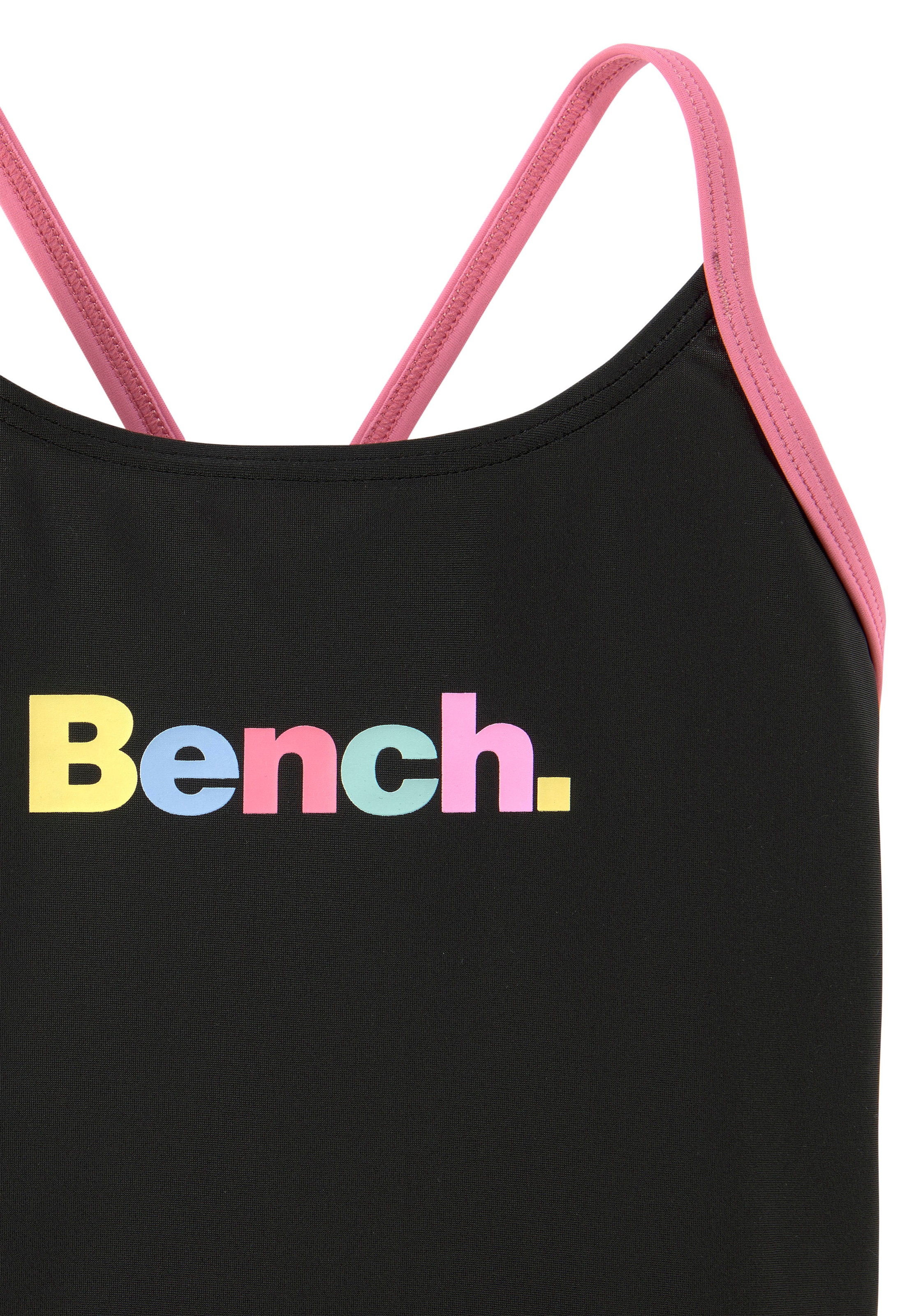 Bench. Badeanzug mit bunten Details