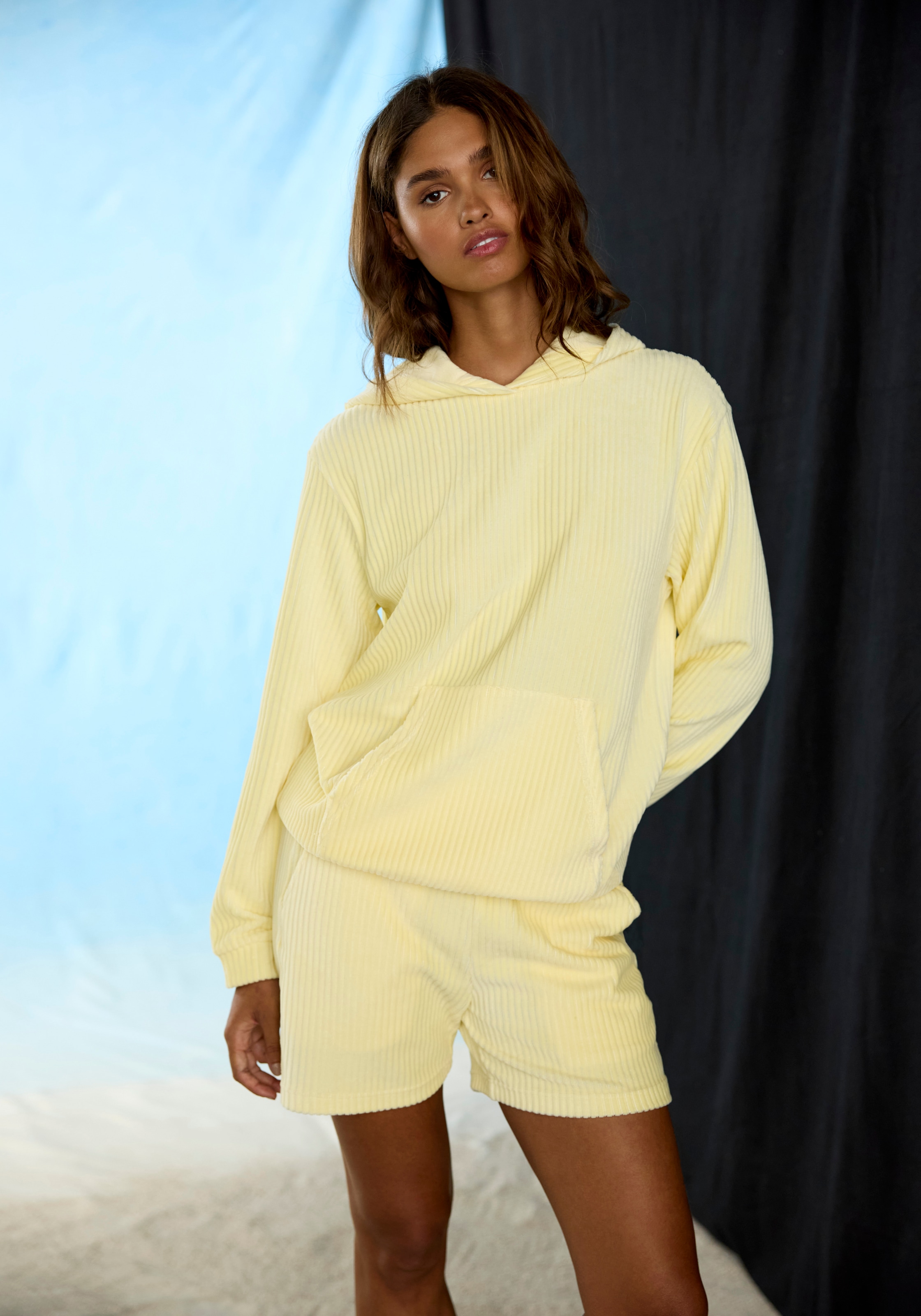 Buffalo Kapuzenpullover mit weicher Cord-Struktur