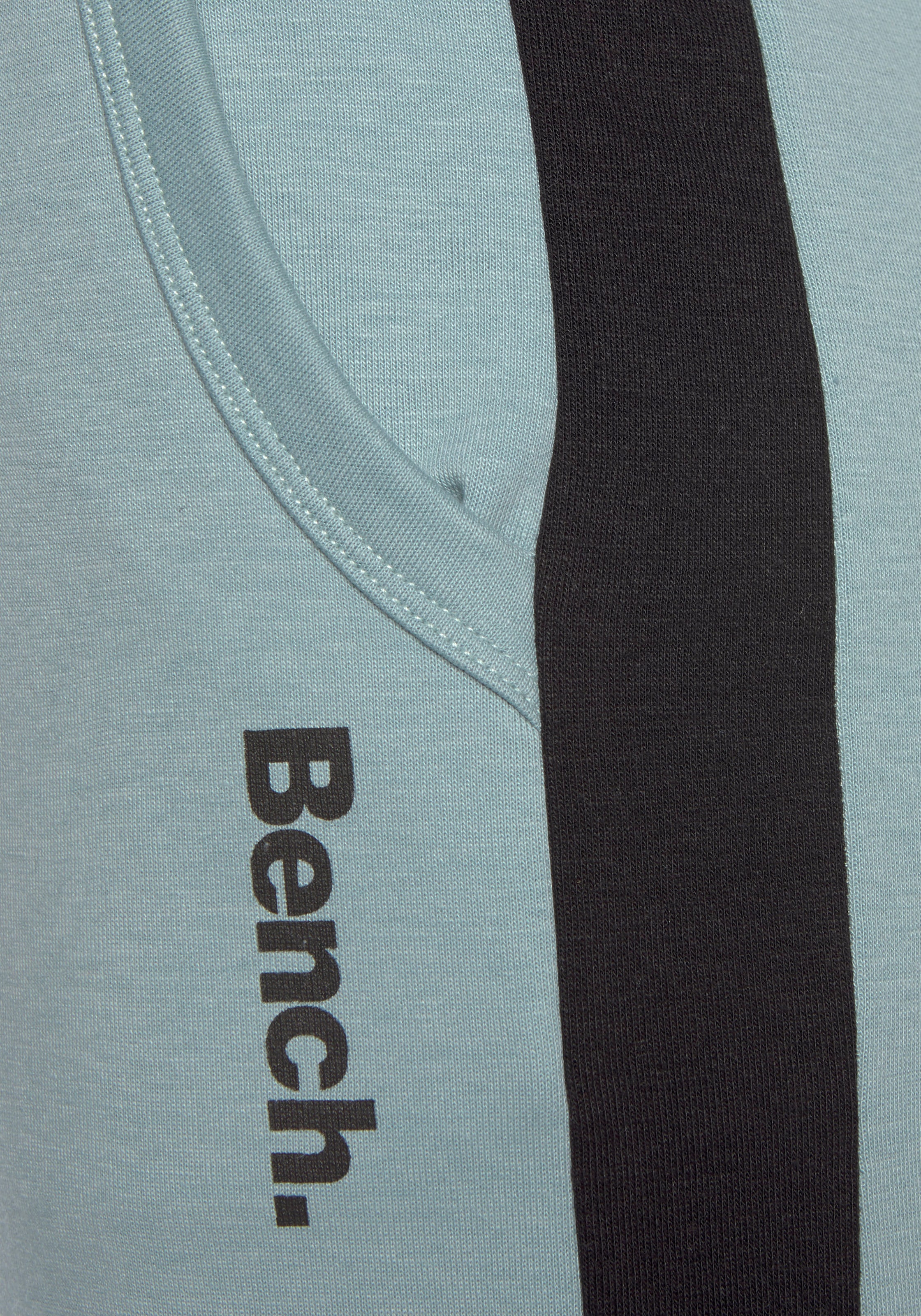 Bench. Loungewear Sweathose, mit Seitenstreifen und schmalem Bein, Loungeanzug