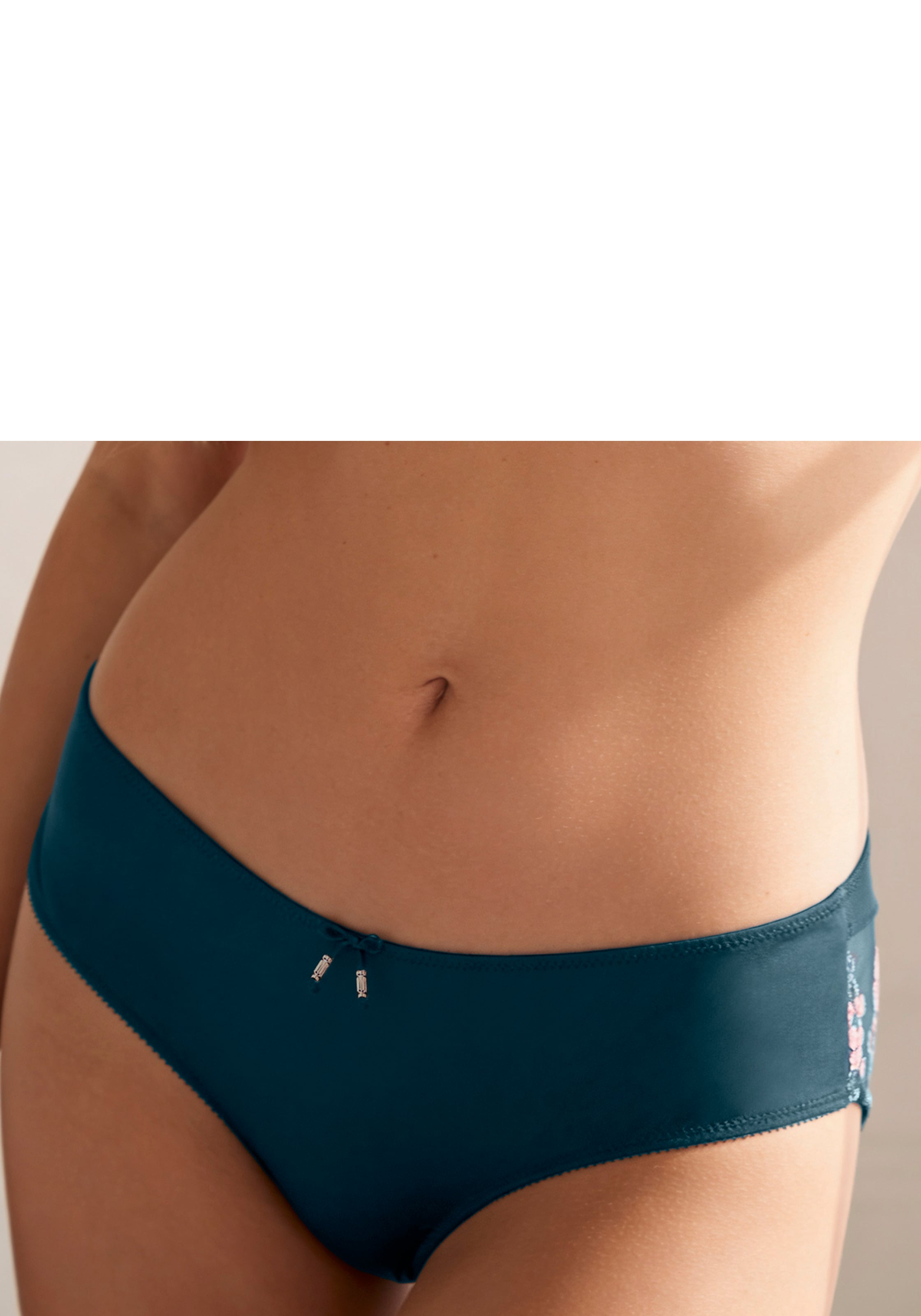 LASCANA Tanga »Maria« Edle Stickerei-Spitze hinten, als Dessous-Set kombinierbar