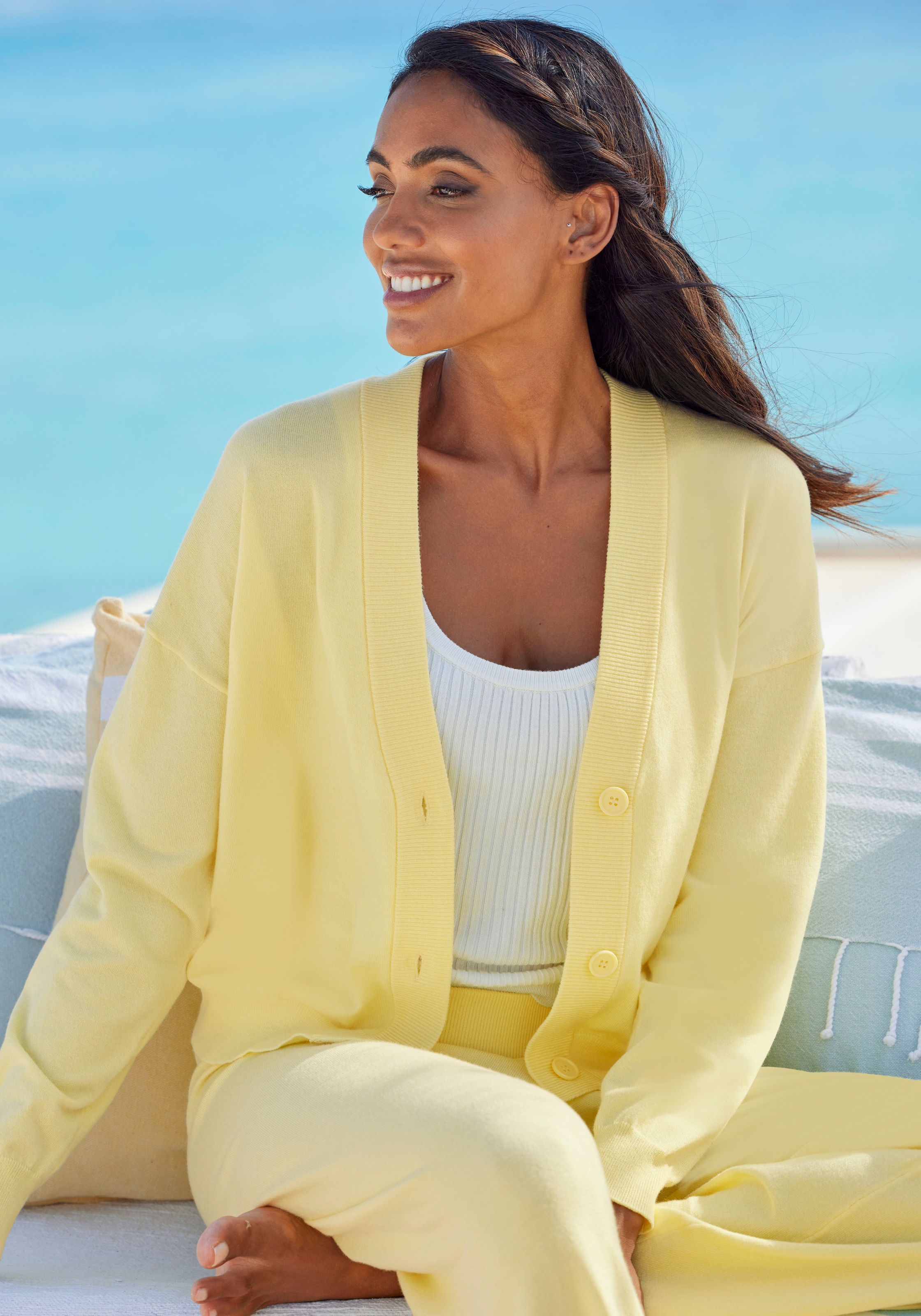 LASCANA Strickjacke, in kurzer Form, Loungewear