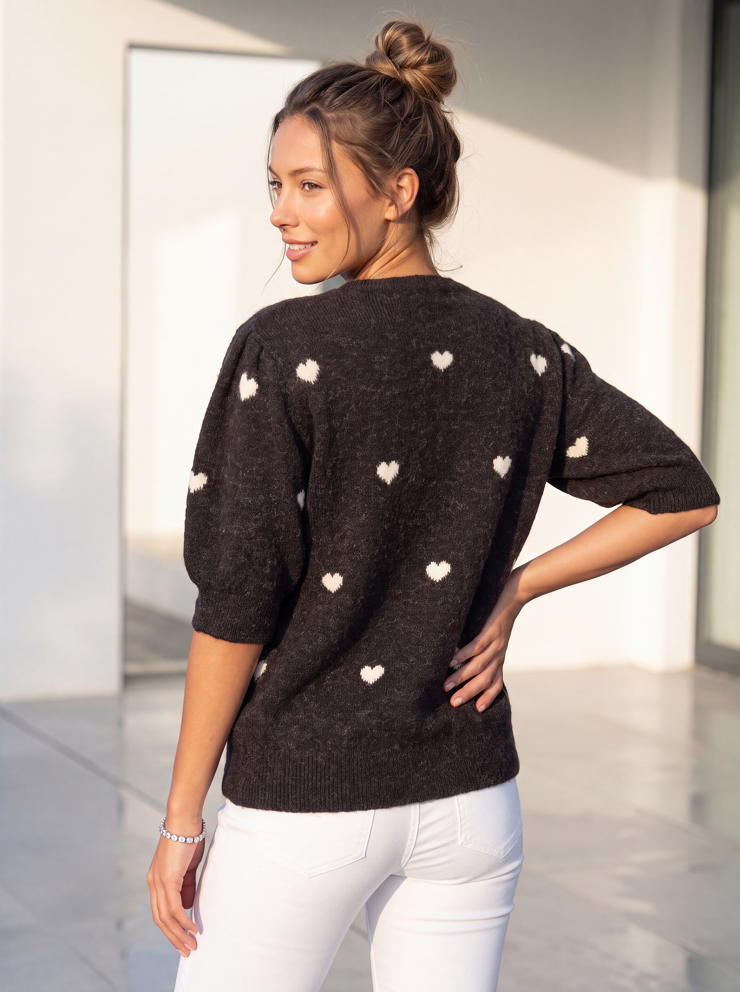 LASCANA Kurzarmpullover »mit Herzmuster, V-Pullover mit kurzen Puffärmeln« Kuscheliger Strickpullover mit Herzen, Jacquardpullover mit Herzmuster