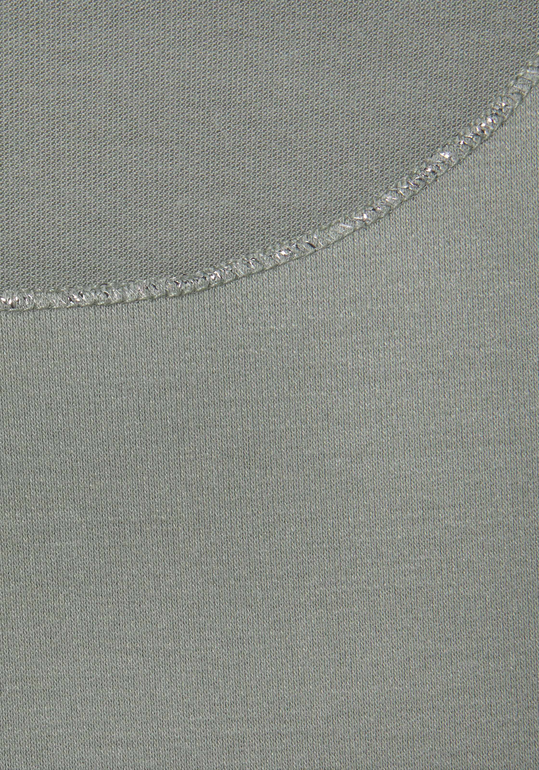 LASCANA Rundhalsshirt »mit eleganten Glitzerabschlüssen«, aus pflegeleichter Qualität