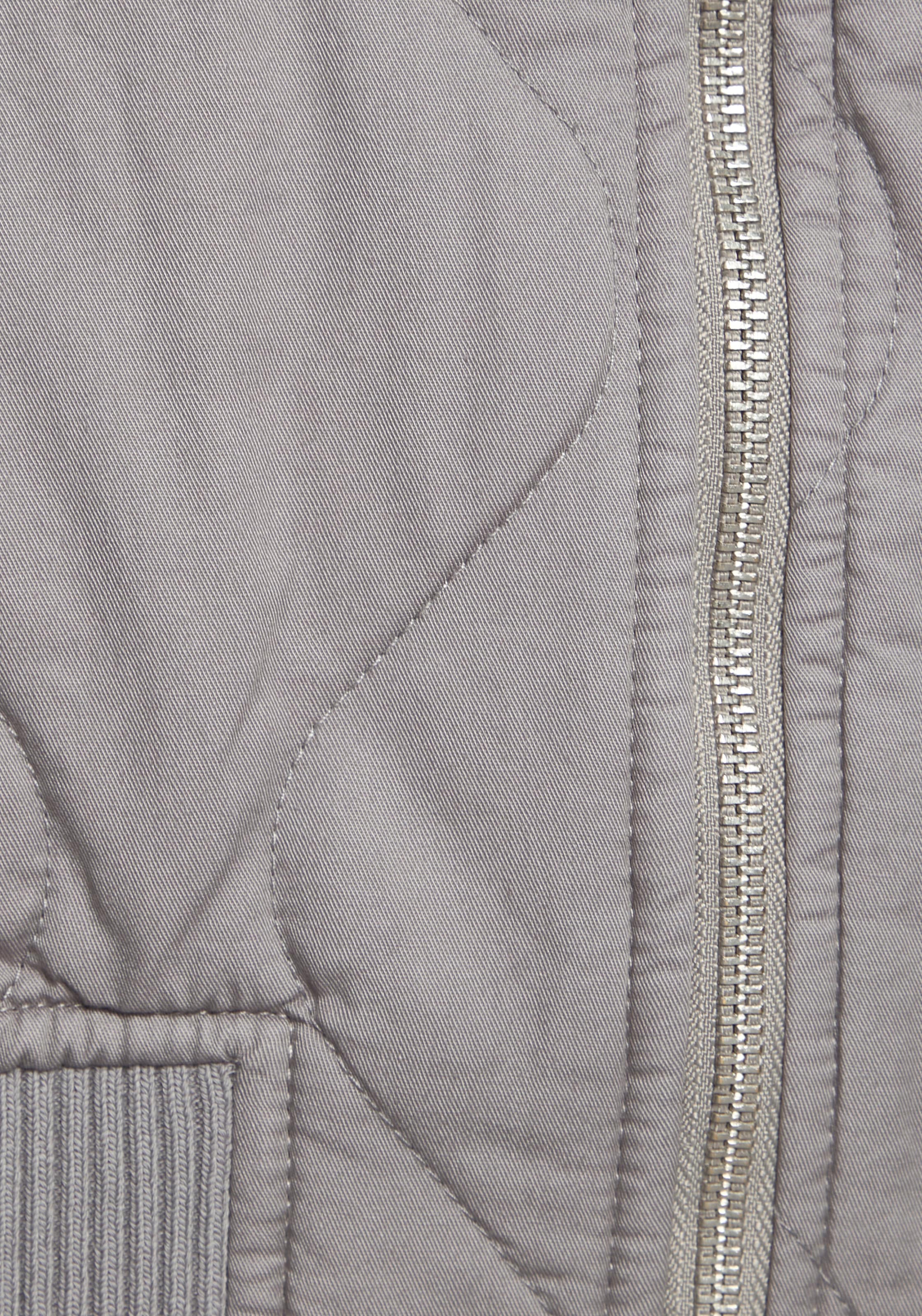LASCANA Steppjacke, in leicht verwaschener Optik mit Taschen, Bomber-Design