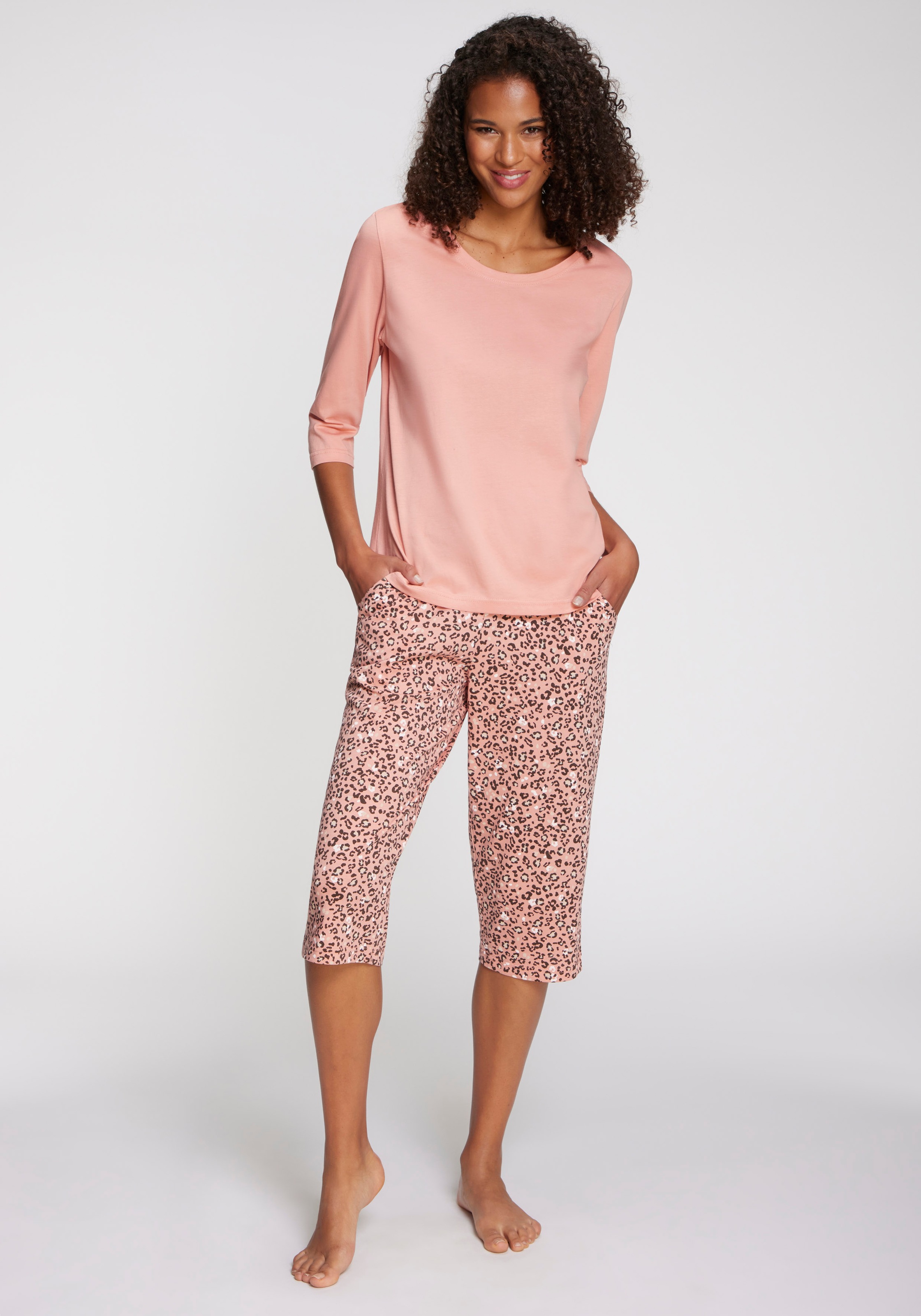Vivance Dreams Capri-Pyjama, (2 tlg.), mit schönem Animalprint