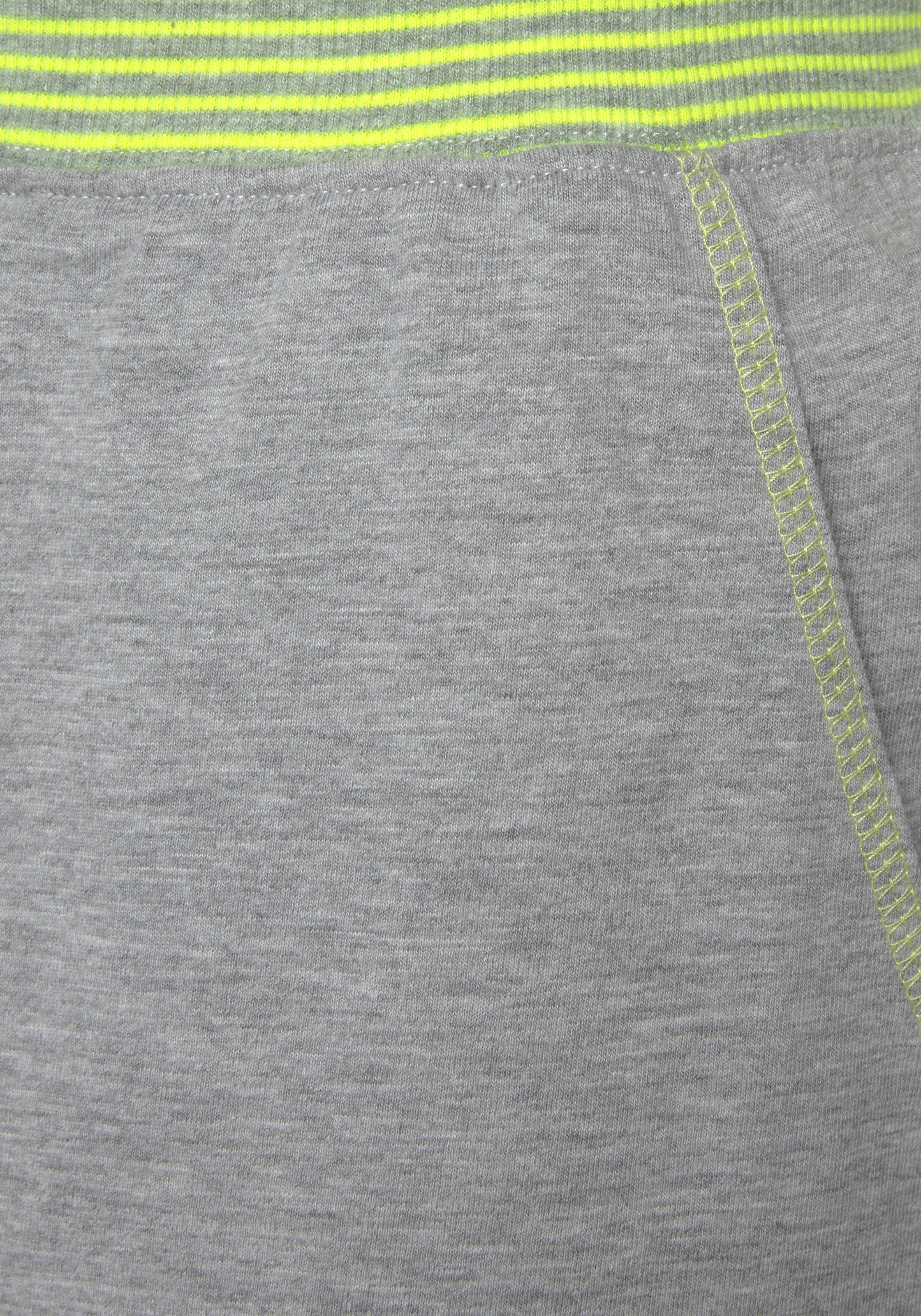 Vivance Dreams Pyjama 2 Stk. tlg., mit dekorativen Flatlock-Nähten in Neonfarben