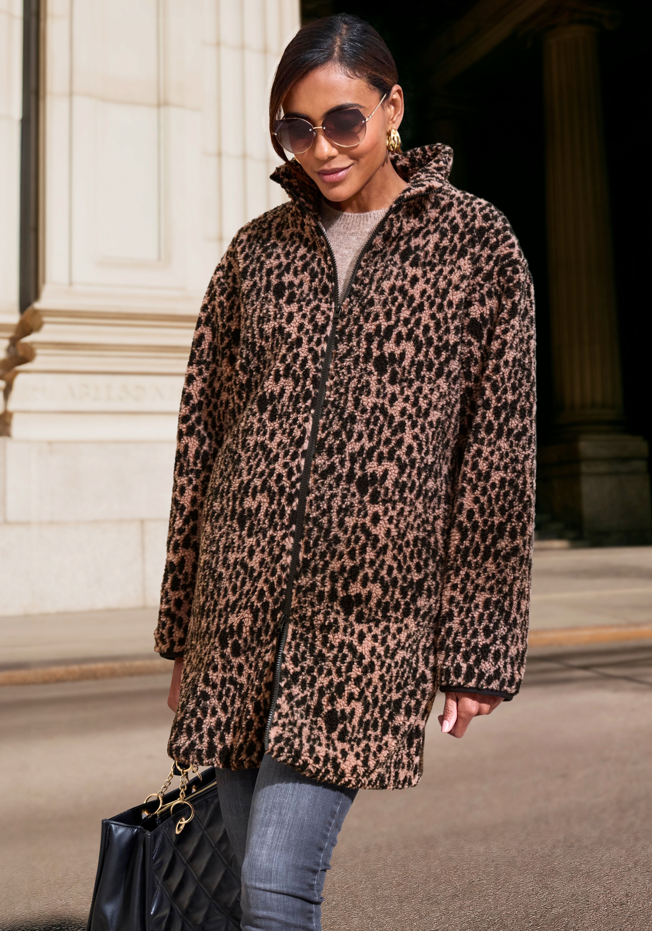 LASCANA Fleecejacke im Leomuster in weicher Fleece-Qualität