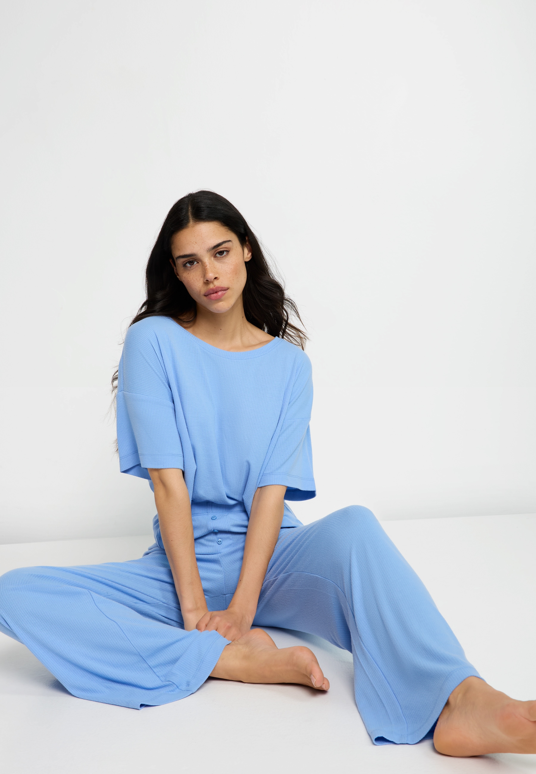 LSCN by LASCANA Pyjama Set, 2-teilig, 2 tlg. mit kleiner Zierknopfleiste an der Hose