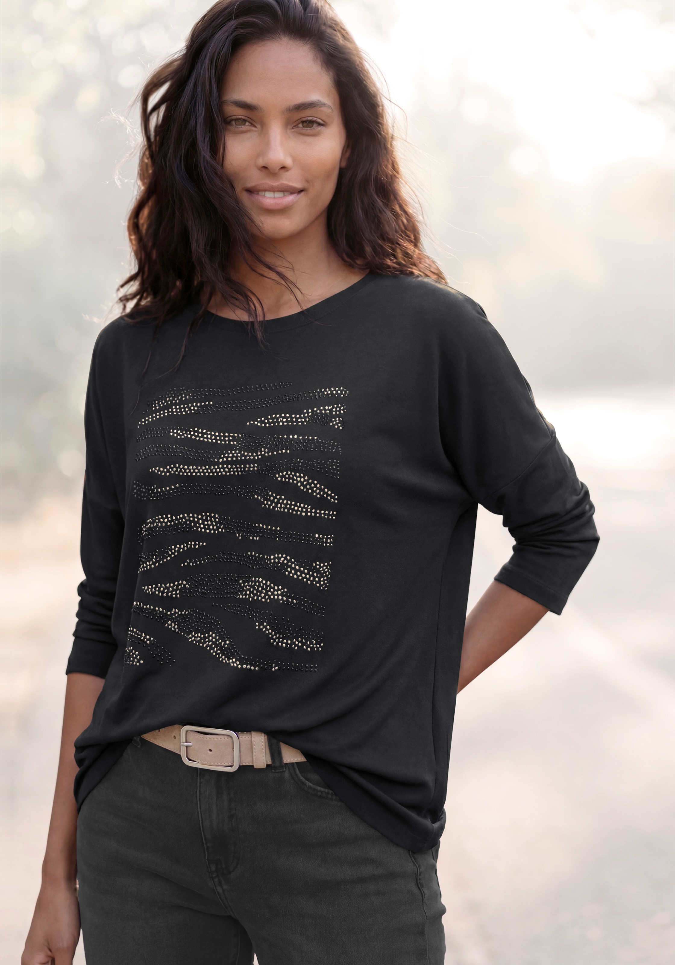 LASCANA 3/4-Arm-Shirt »mit Strass-Dessin« aus sommerlicher French Terry-Qualität aus Viskose