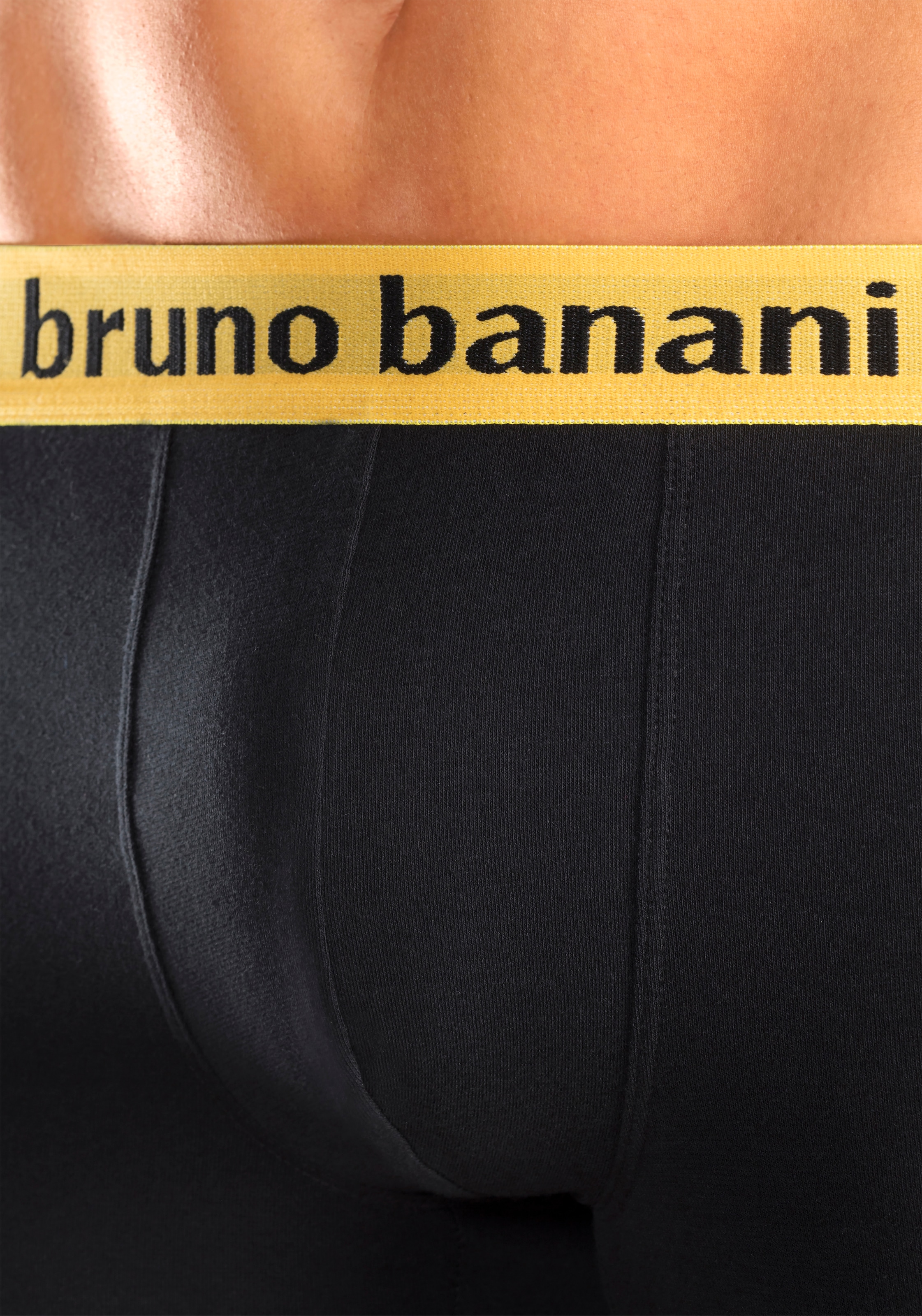 Bruno Banani Hipster, (Packung, 4 St.), knapp sitzende Boxershorts mit Logo Webbund aus Baumwollmischung