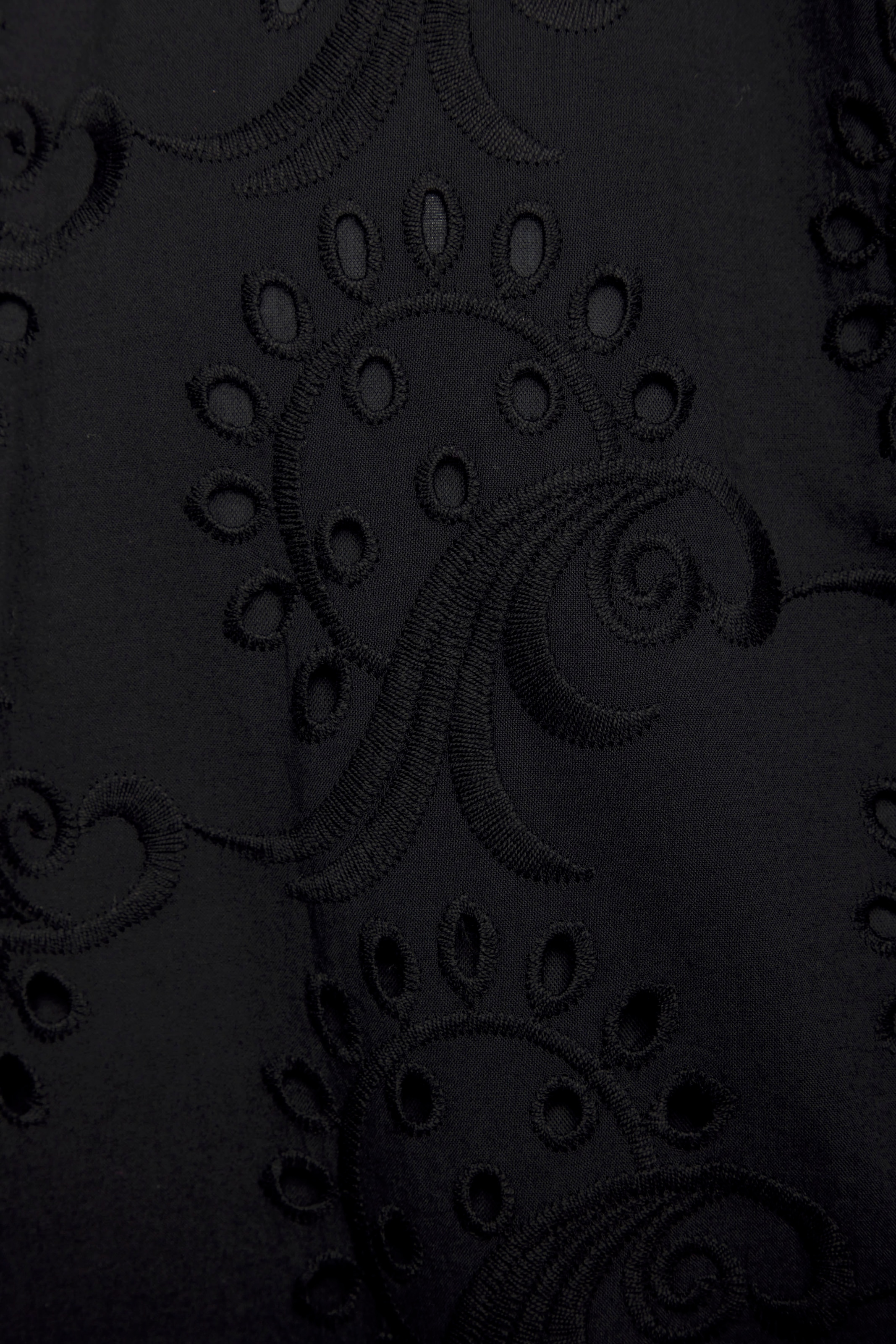 LASCANA Midikleid, mit sommerlicher Lochstickerei