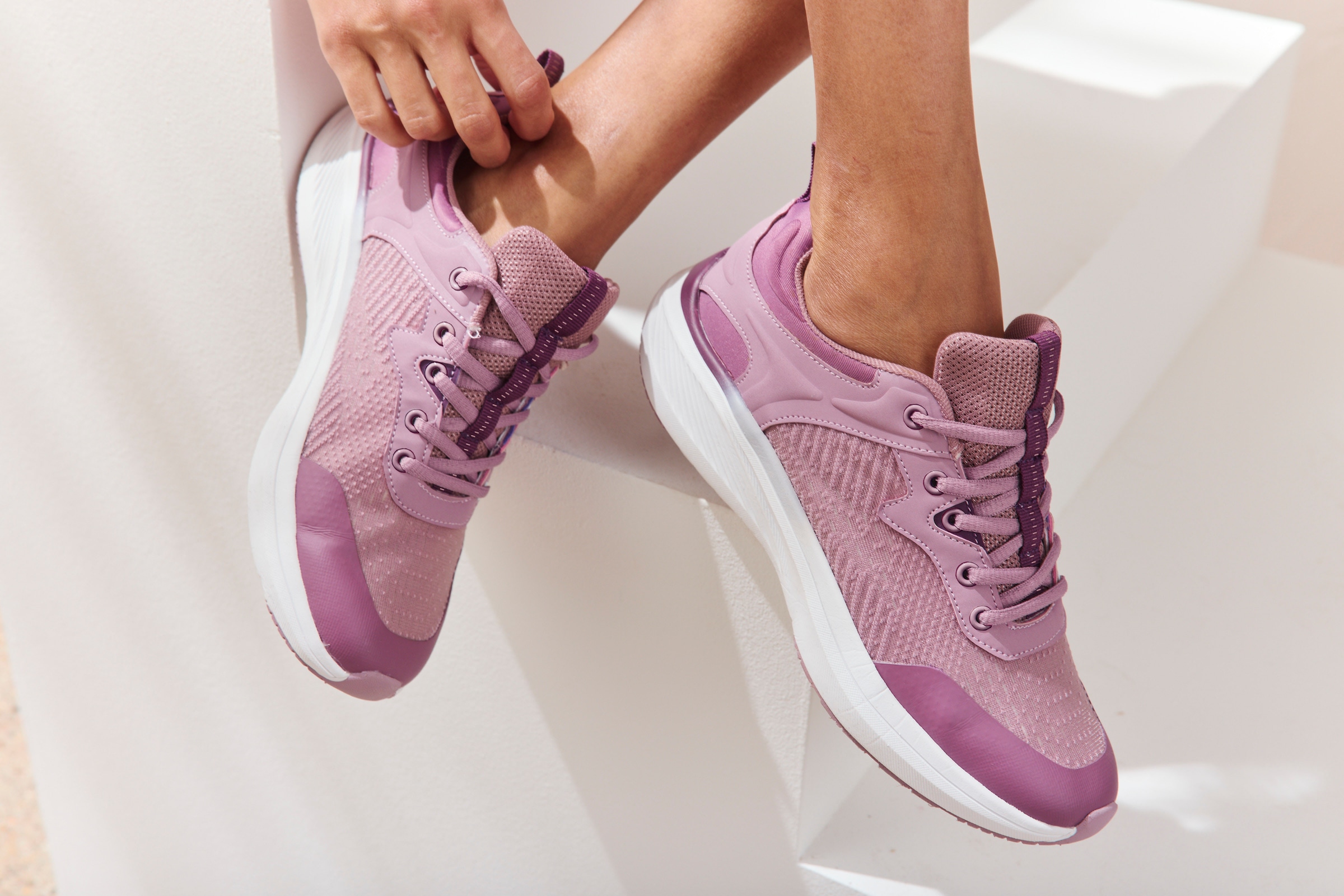 LASCANA Sneaker, Freizeitschuh, Schnürhalbschuh mit herausnehmbarer Innensohle VEGAN