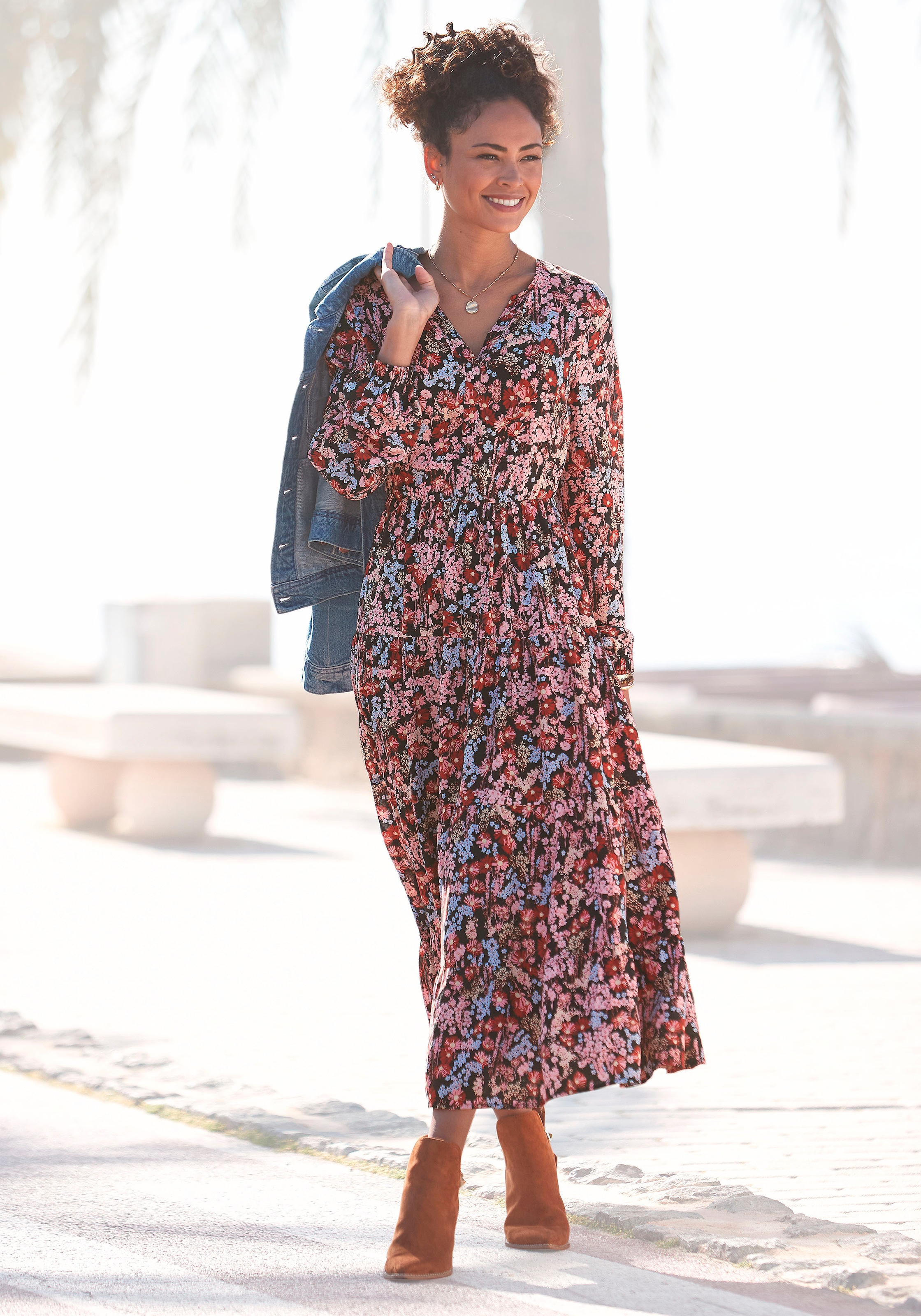 LASCANA Maxikleid, mit Blümchenprint und V-Ausschnitt, Sommerkleid