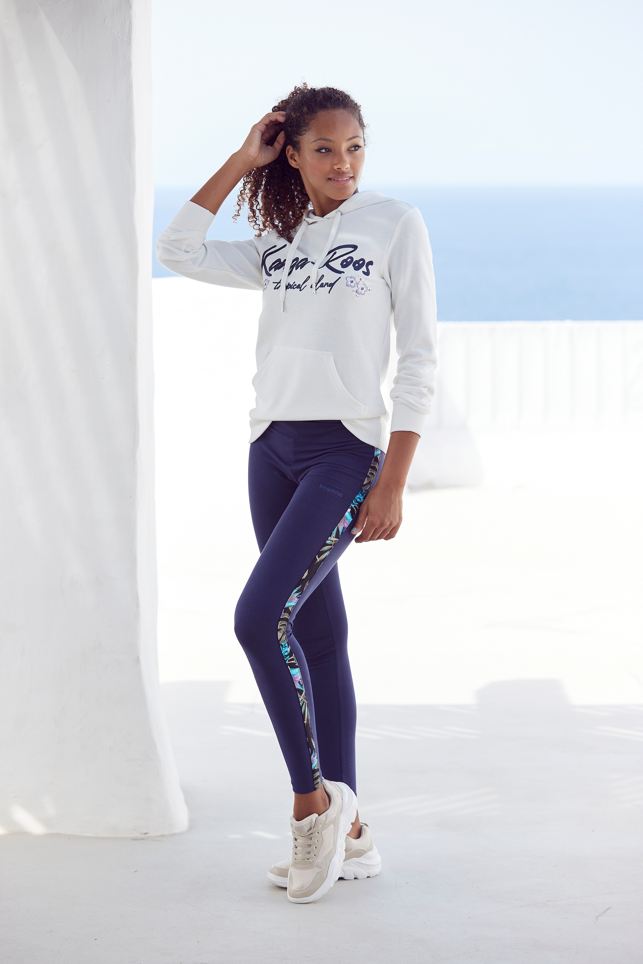KangaROOS Kapuzensweatshirt, Mit Stickerei und Blumendruck, Loungeanzug, Hoodie