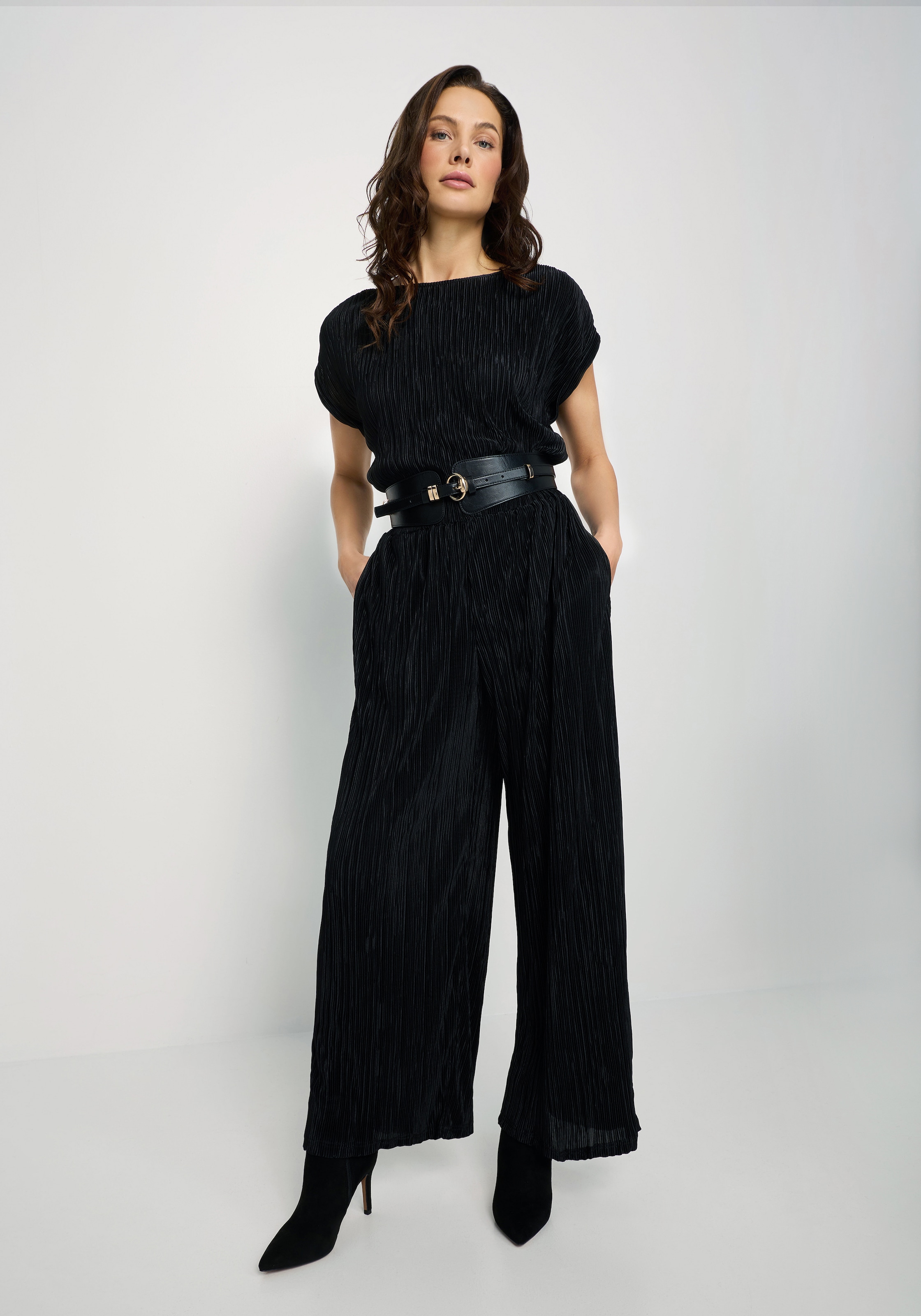 LASCANA Schlupfhose »mit Plisseefalten und weitem, luftigem Bein«  Elegante Schlupfhose, leicht plissierte Hose, modische Palazzohose