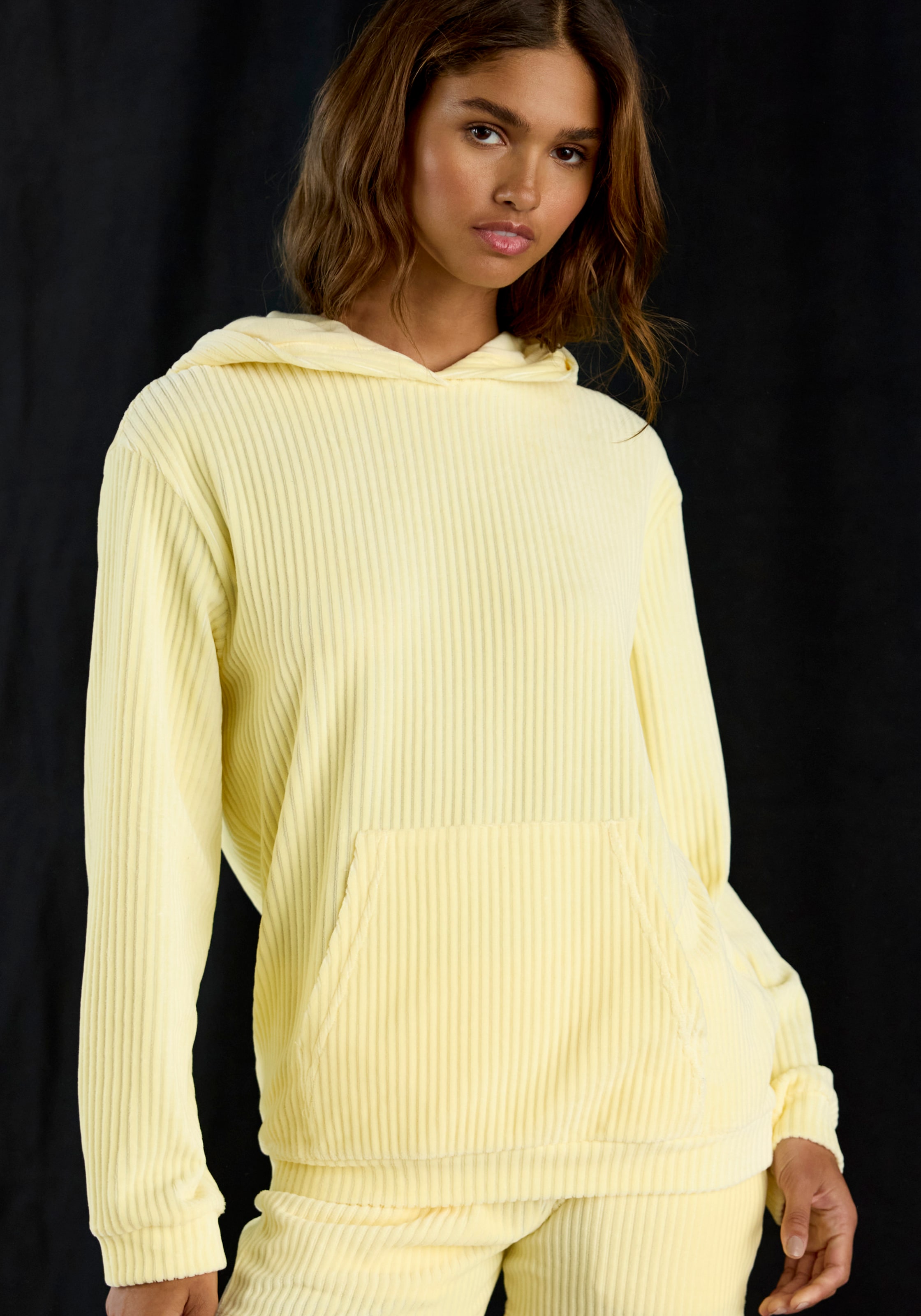 Buffalo Kapuzenpullover mit weicher Cord-Struktur