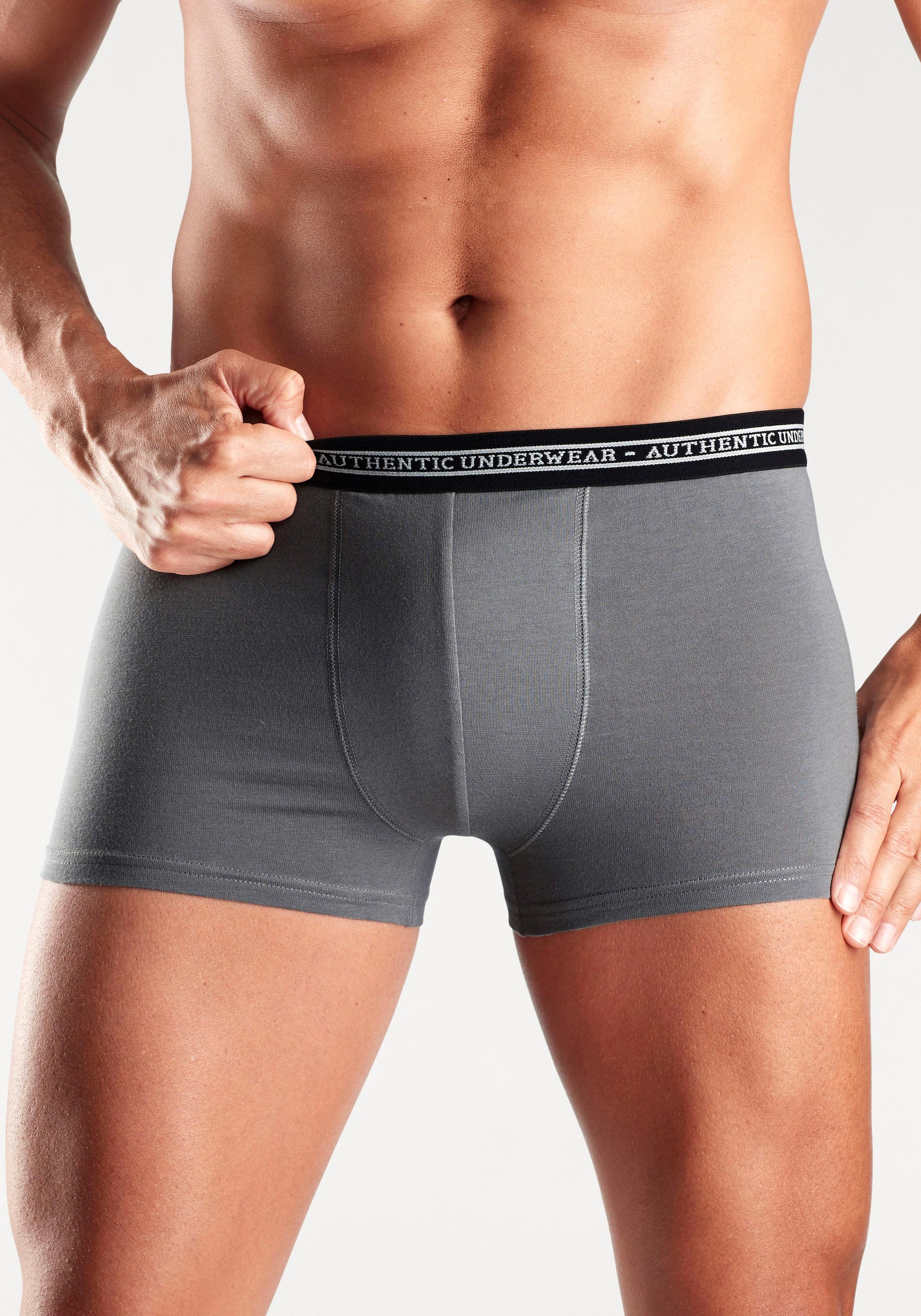 AUTHENTIC UNDERWEAR Boxer »Boxershorts für Herren«, (Packung, 4 St.), schwarzer Webbund mit Logoschriftzug