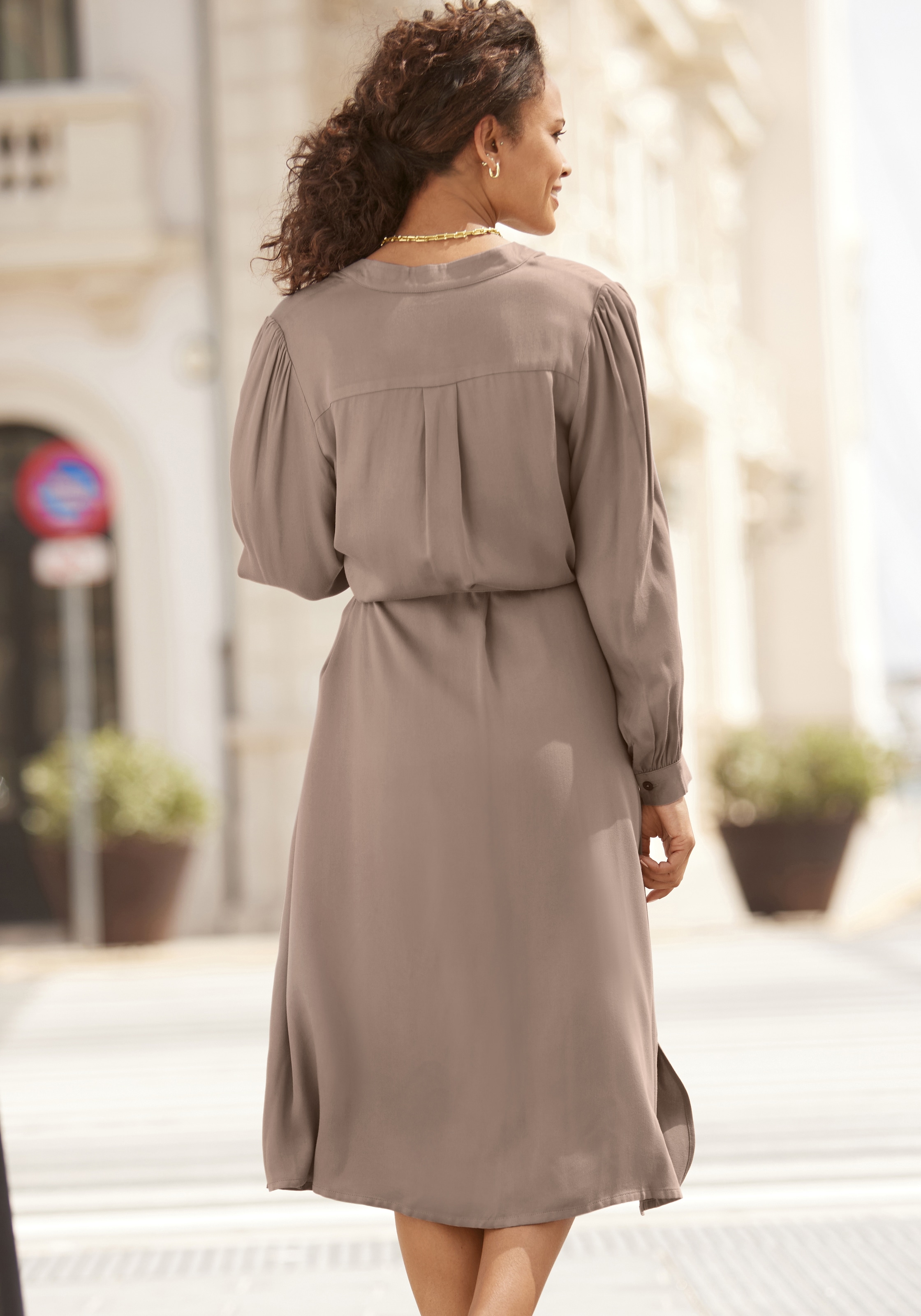 LASCANA Hemdblusenkleid mit Bindegürtel,  in lockerer Passform, elegantes Sommerkleid, Midikleid