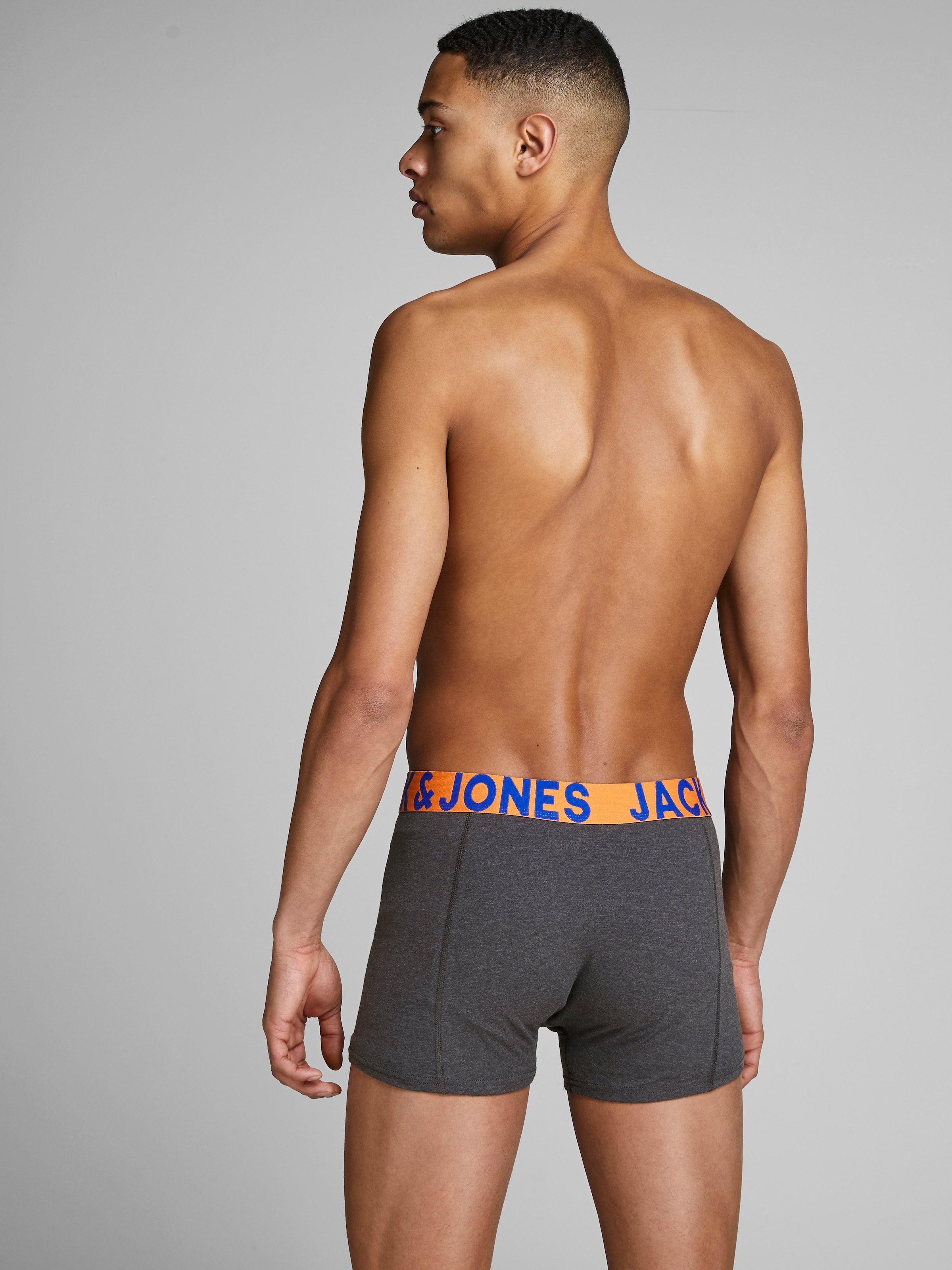 Jack & Jones Boxer »JACCRAZY im Dreierpack mit kontrastfarbenem Bund und Stretchkomfort«, 3 Stk. unifarben mit Farbeinsatz, modisch, eng anliegend, Baumwollmischung
