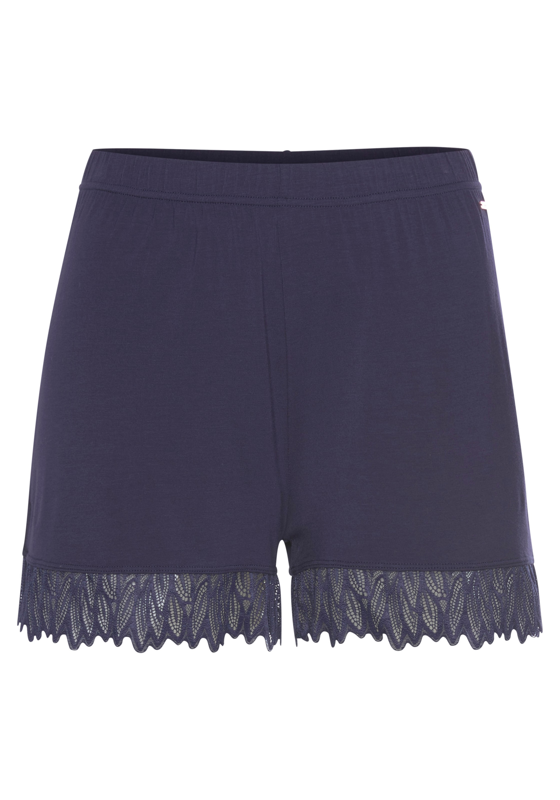 LASCANA Schlafshorts, mit Spitzendetails
