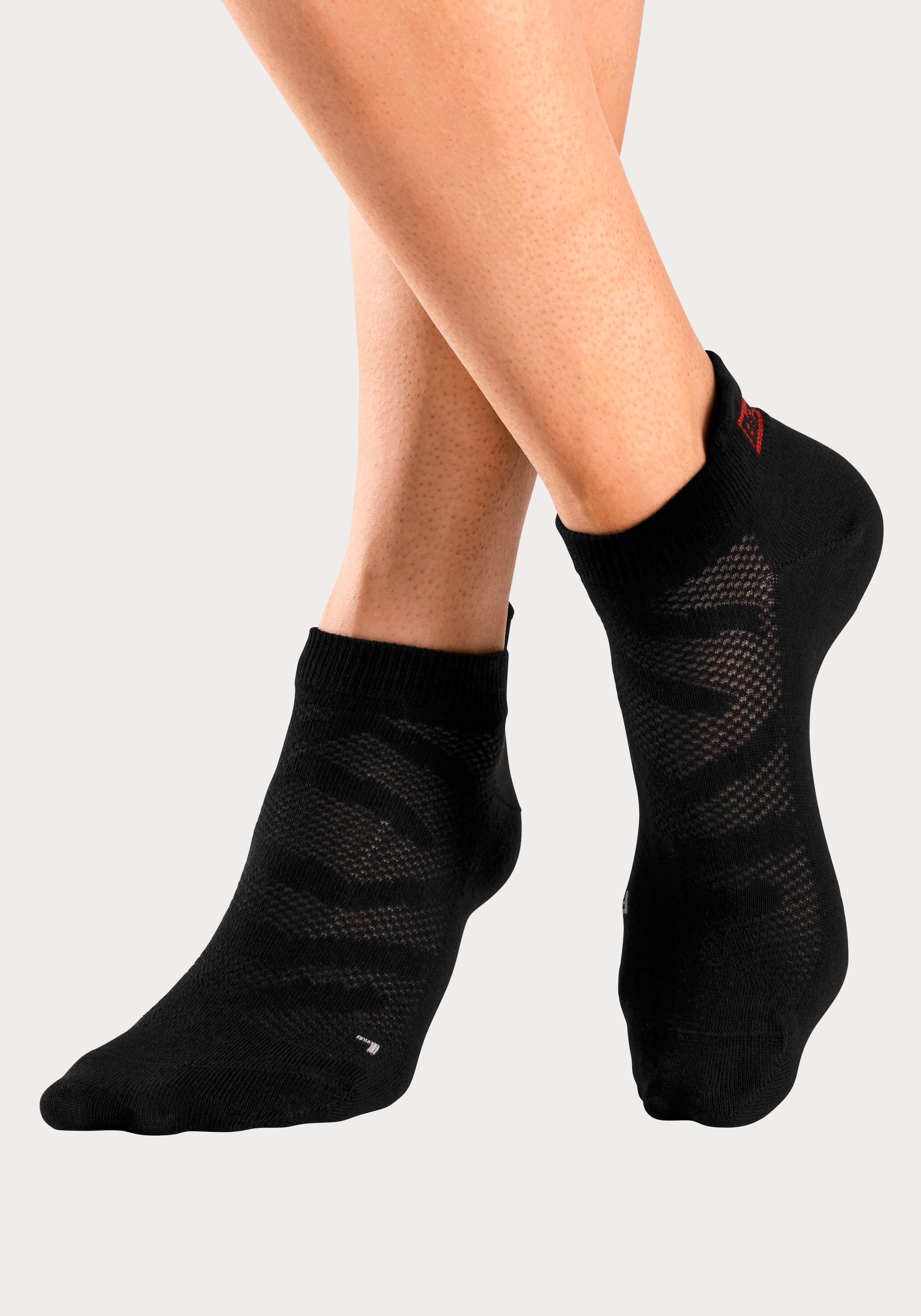 Bench. Sneakersocken, (Packung, 6 Paar), mit Lüftungskanälen in Netzstruktur