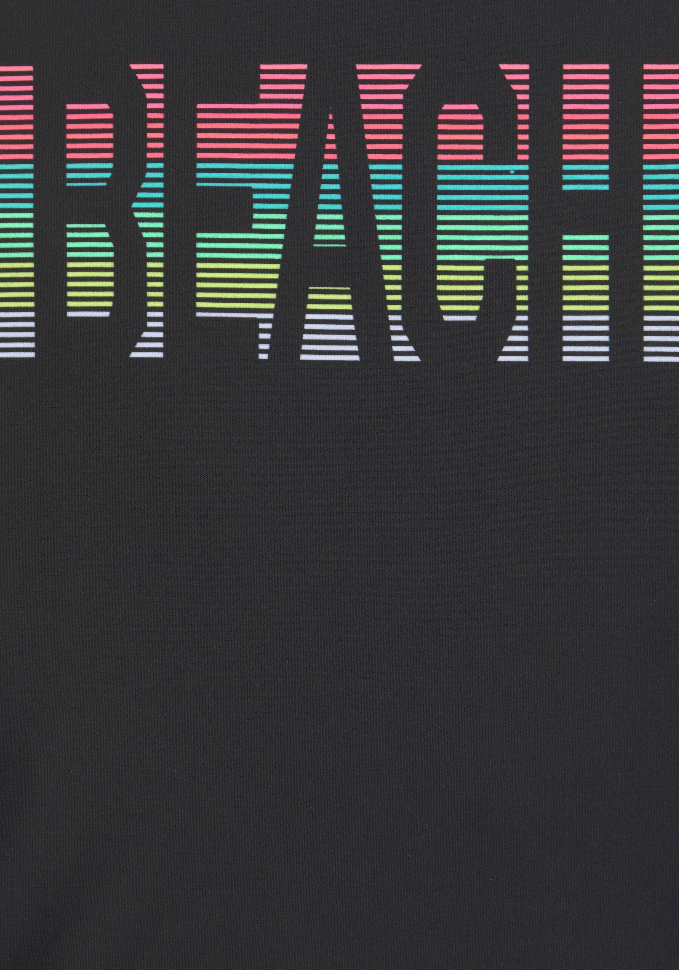 Bench. Badeanzug mit platziertem Druck