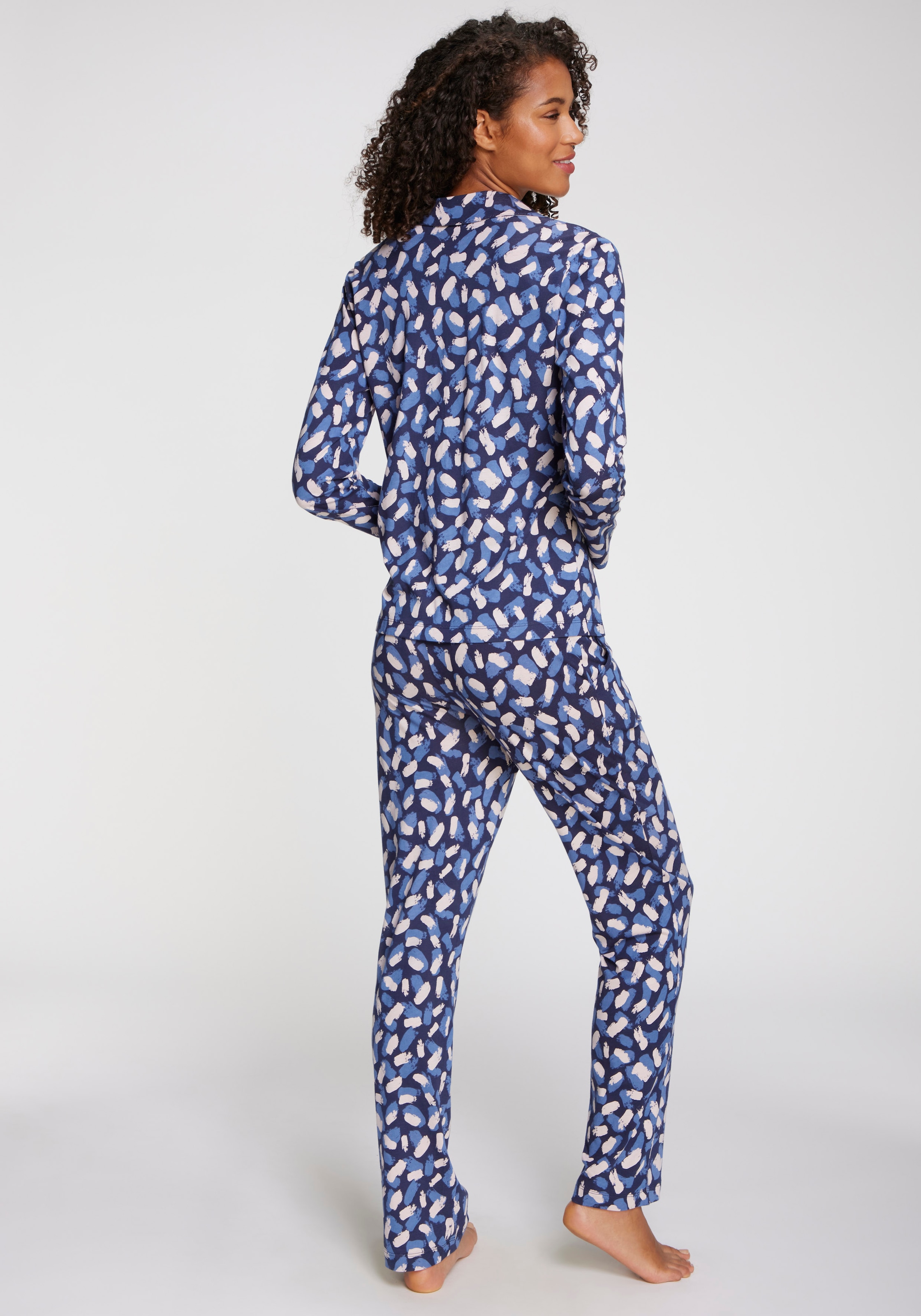 s.Oliver Pyjamaoberteil Mit schönem Alloverdruck