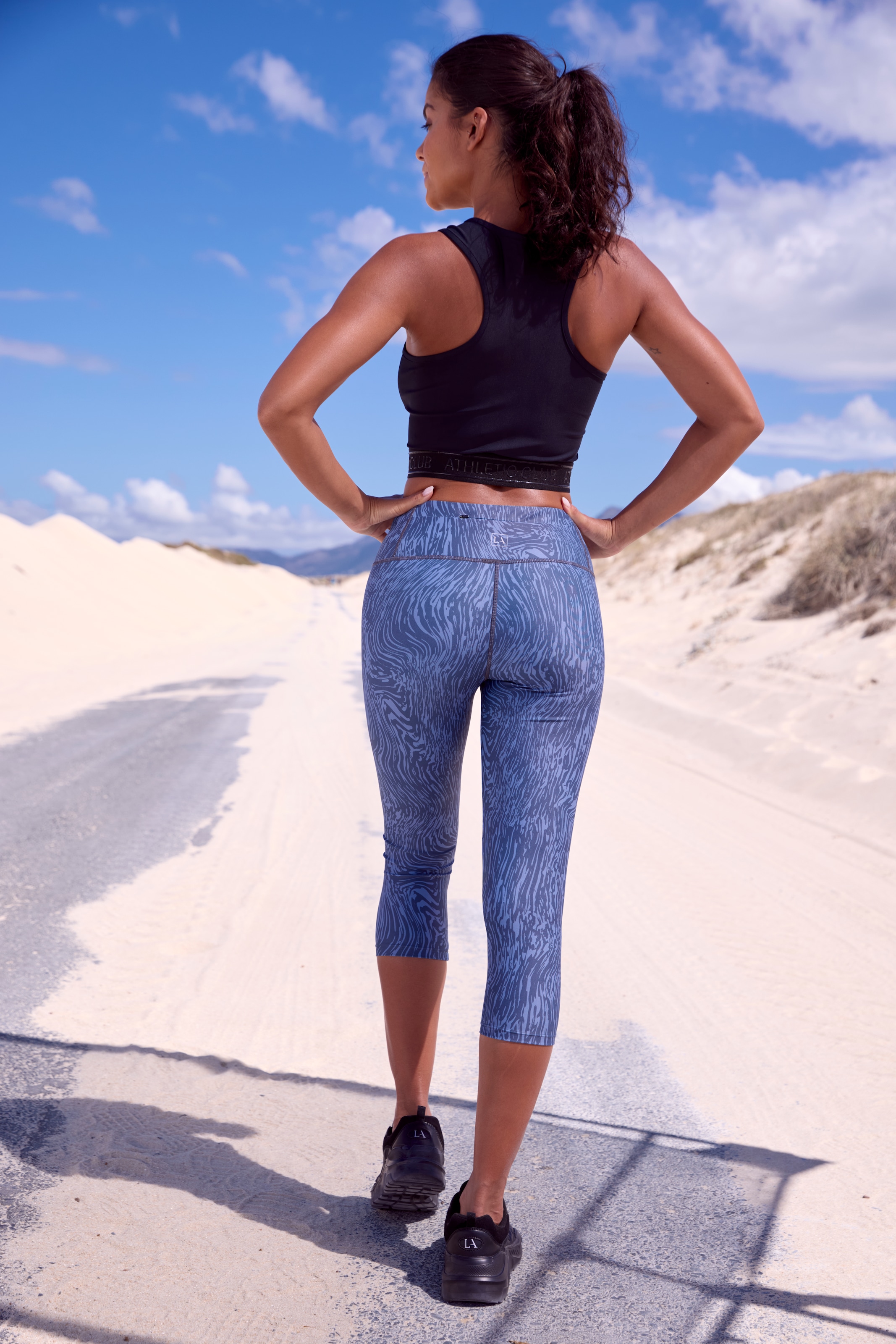 LASCANA ACTIVE Crop-Top, mit Reißverschluss und Ringerrücken