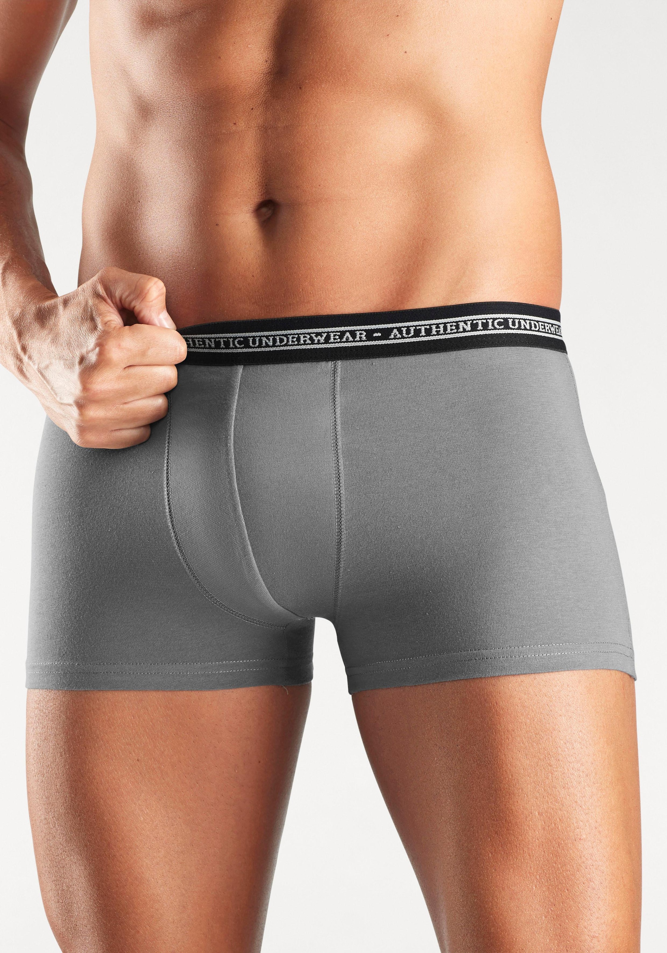 AUTHENTIC UNDERWEAR Boxer »Boxershorts für Herren«, (Packung, 4 St.), schwarzer Webbund mit Logoschriftzug