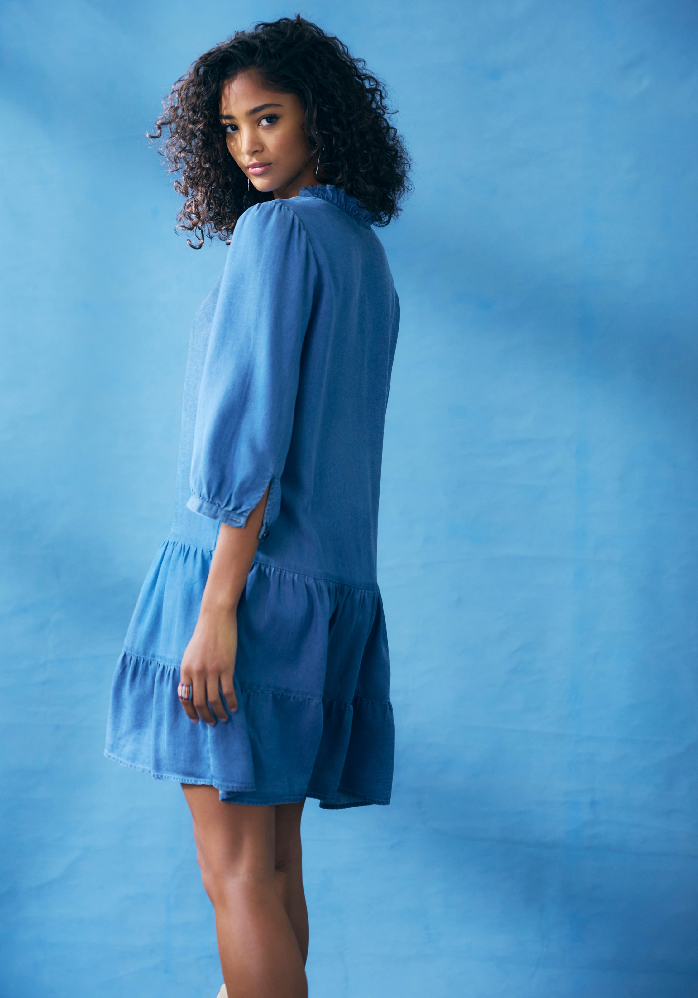 LASCANA Jeanskleid, mit Rüsche am Kragen und Knopfleiste, Blusenkleid, Tunikakleid