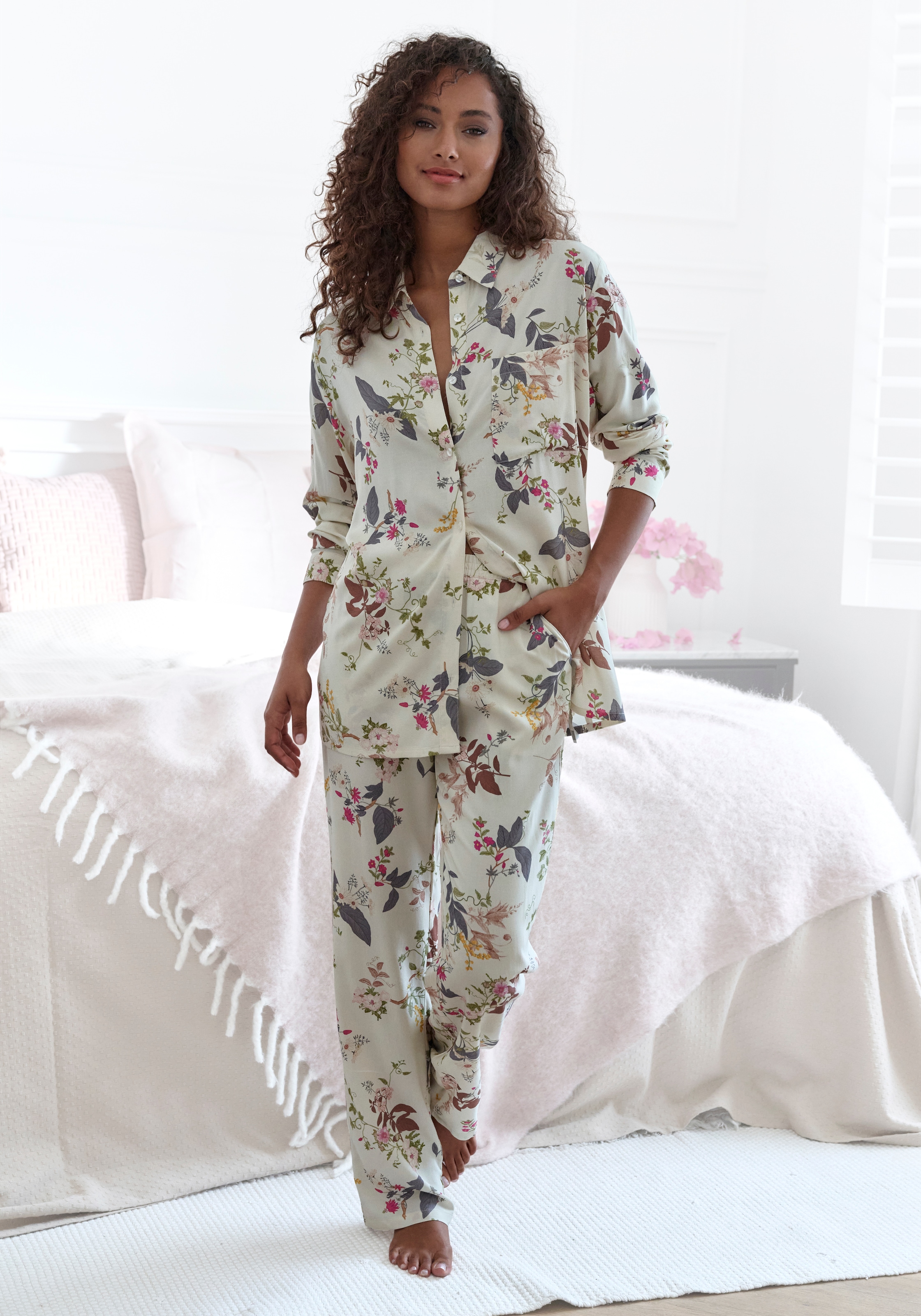 LASCANA Pyjama, (2 tlg.), im klassischen Stil