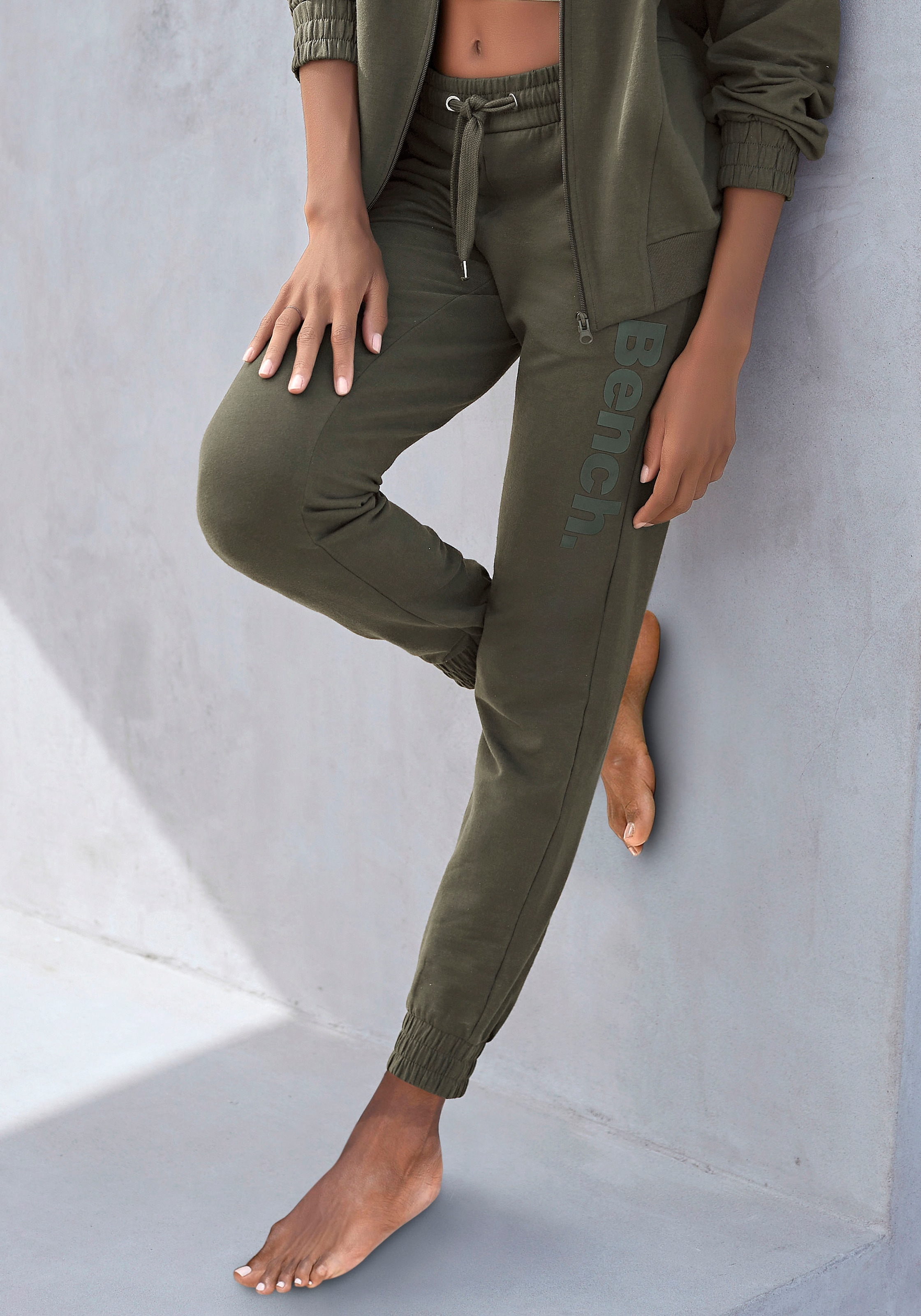 Bench. Loungewear Homewearhose, mit Reißverschluss Taschen, Loungeanzug